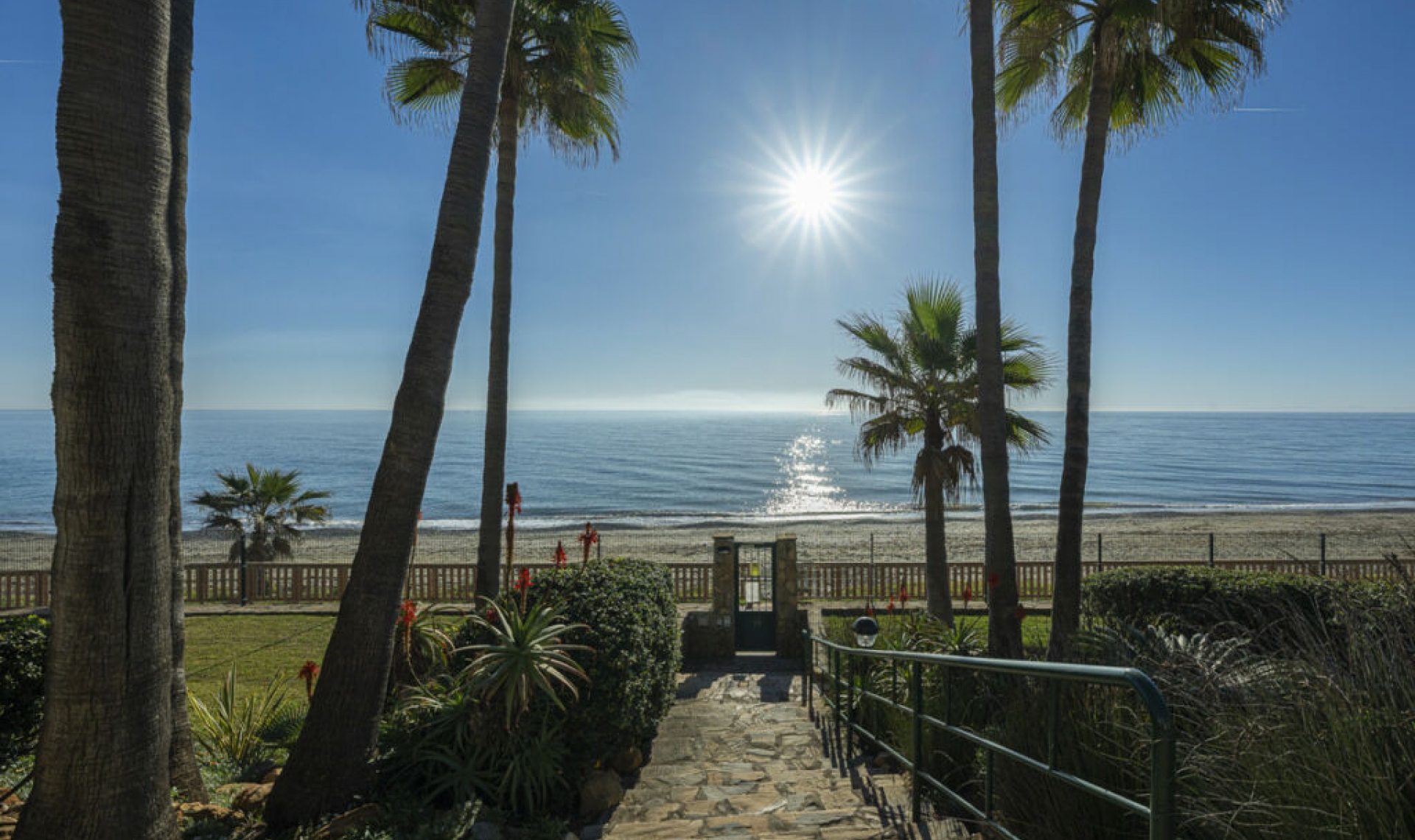 Resale - Apartment -
Estepona