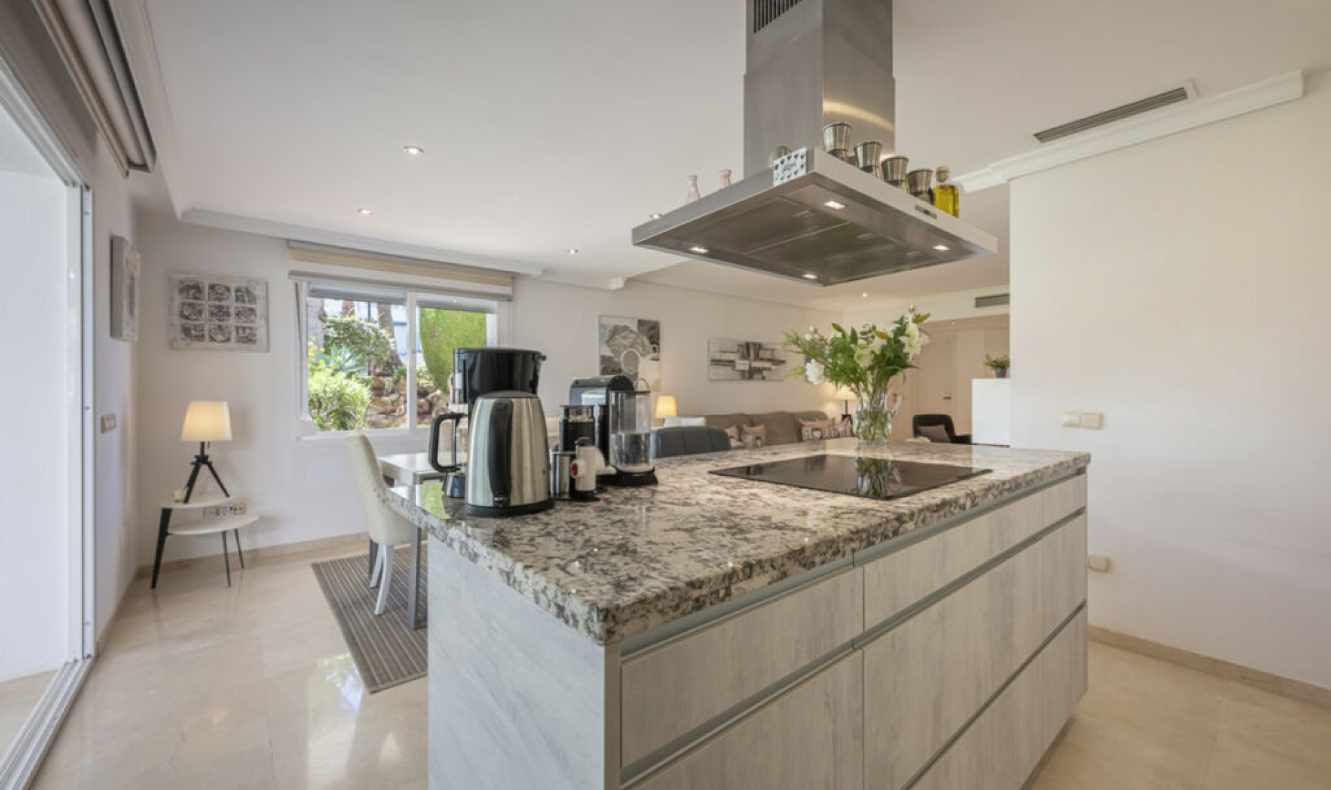 Resale - Apartment -
Estepona