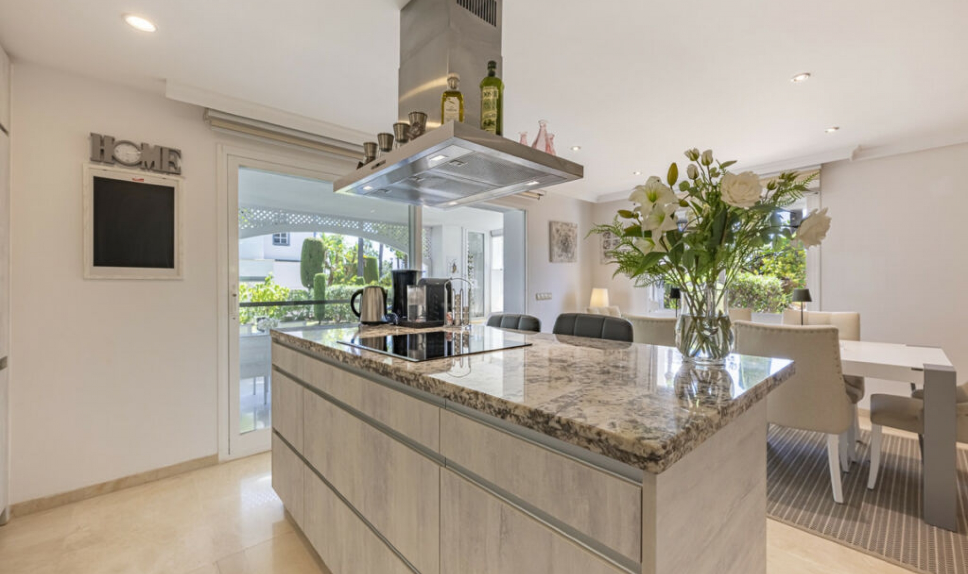 Resale - Apartment -
Estepona