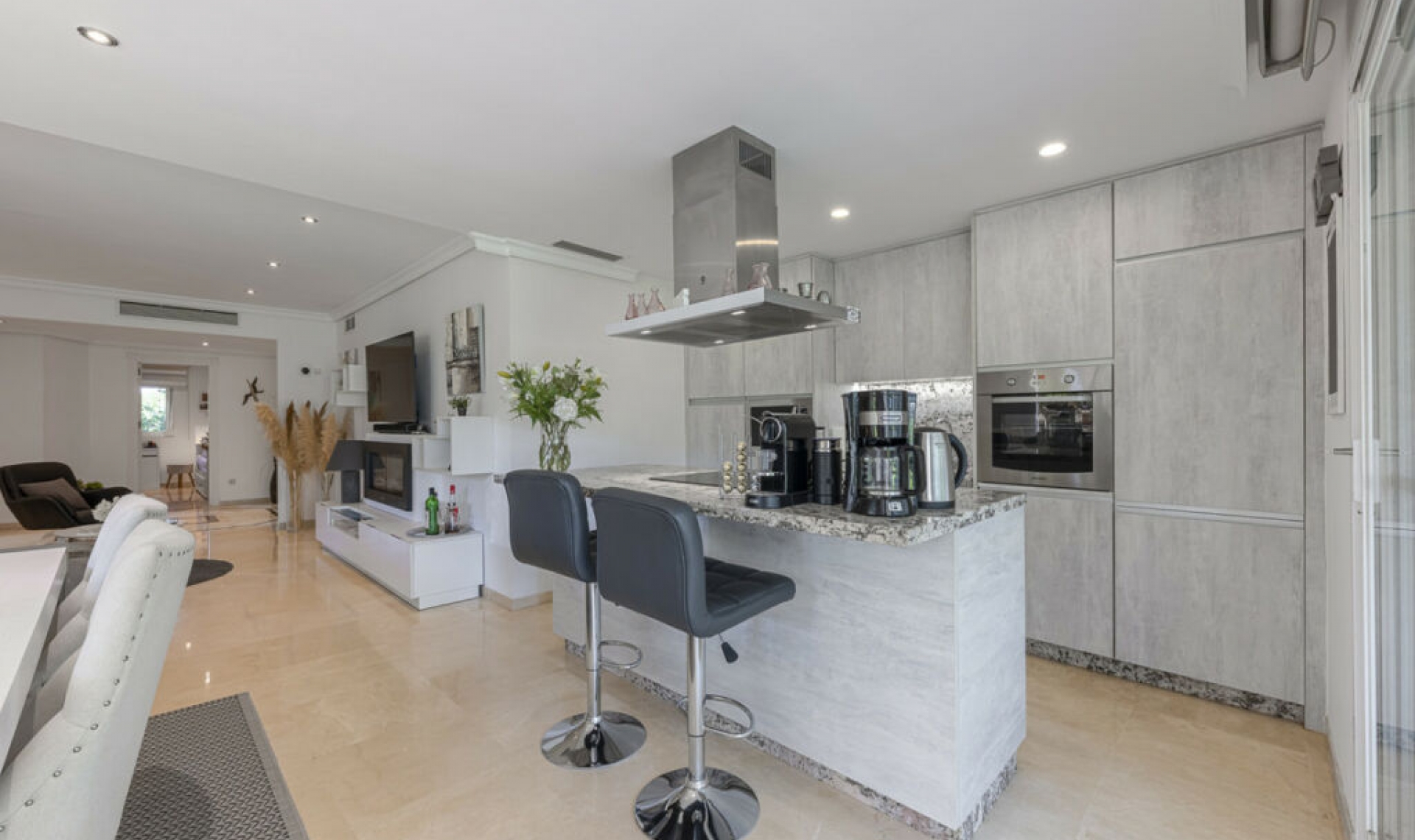 Resale - Apartment -
Estepona