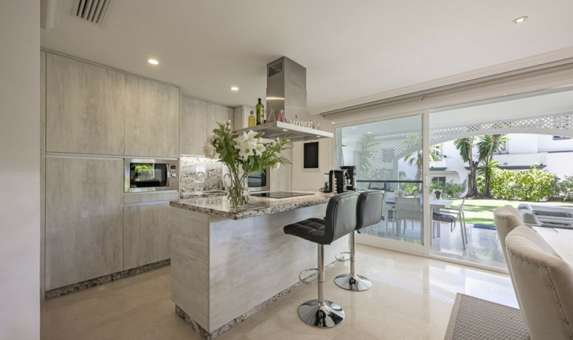 Resale - Apartment -
Estepona