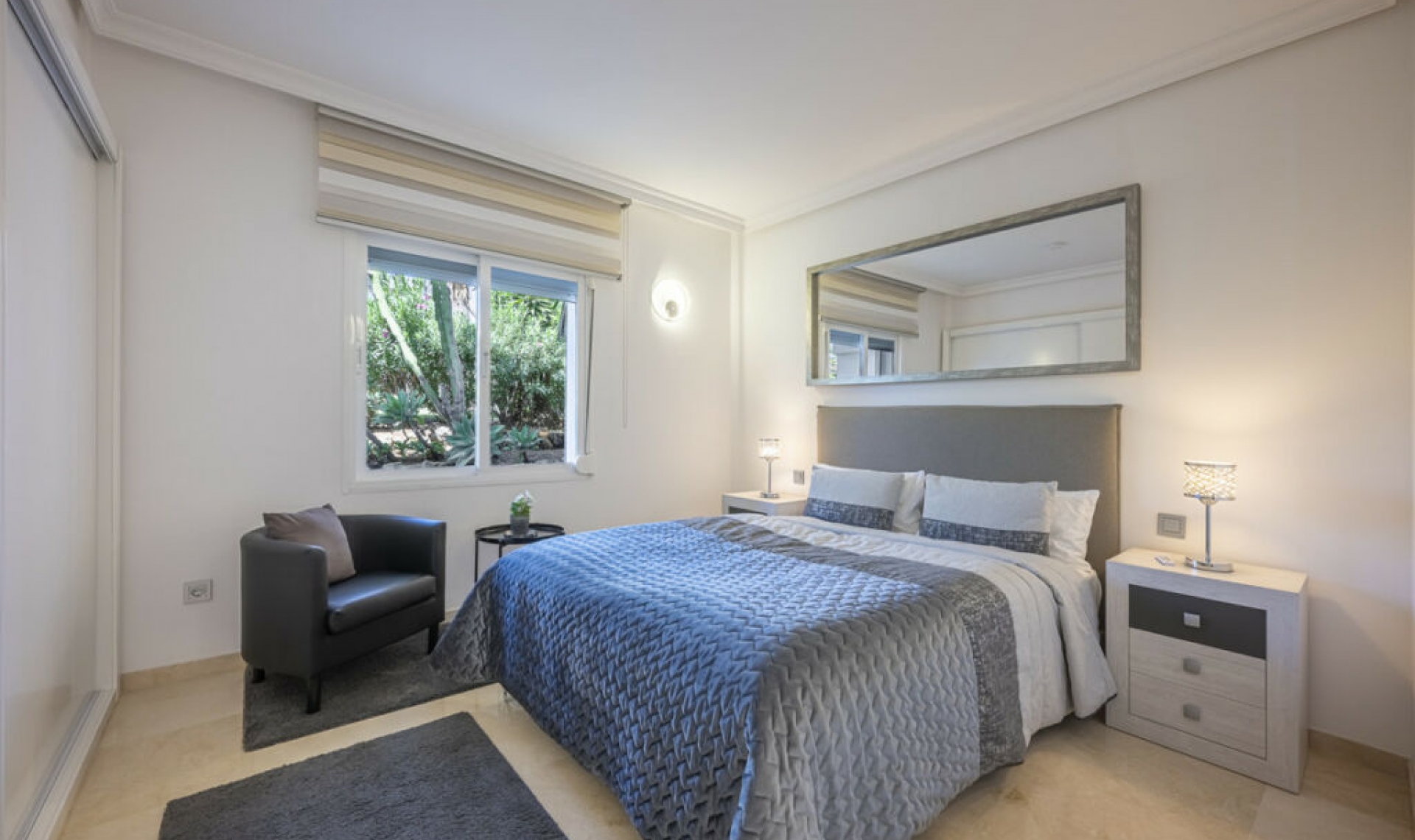 Resale - Apartment -
Estepona