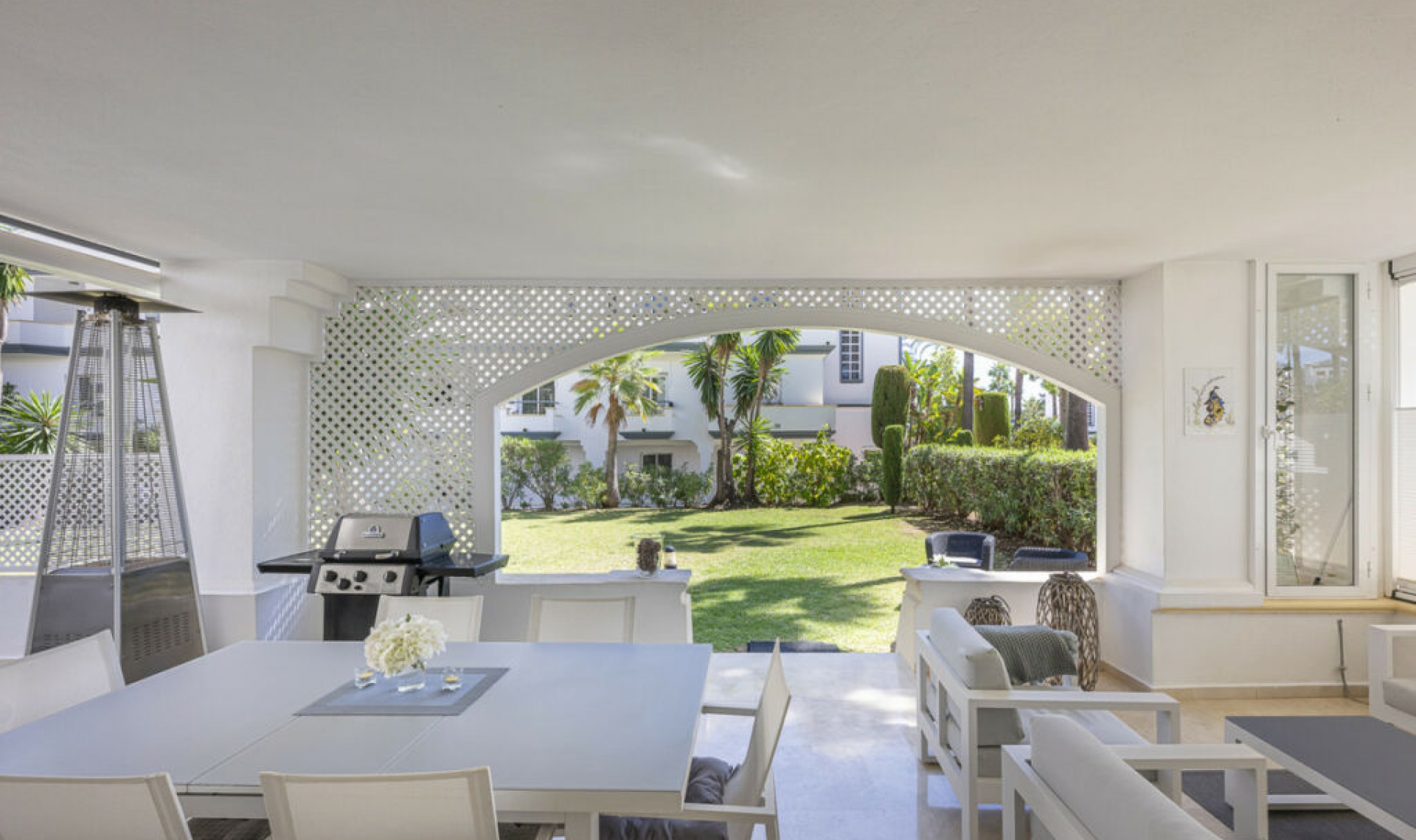 Resale - Apartment -
Estepona