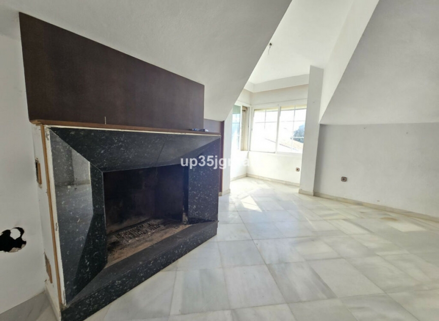 Resale - Apartment -
Estepona
