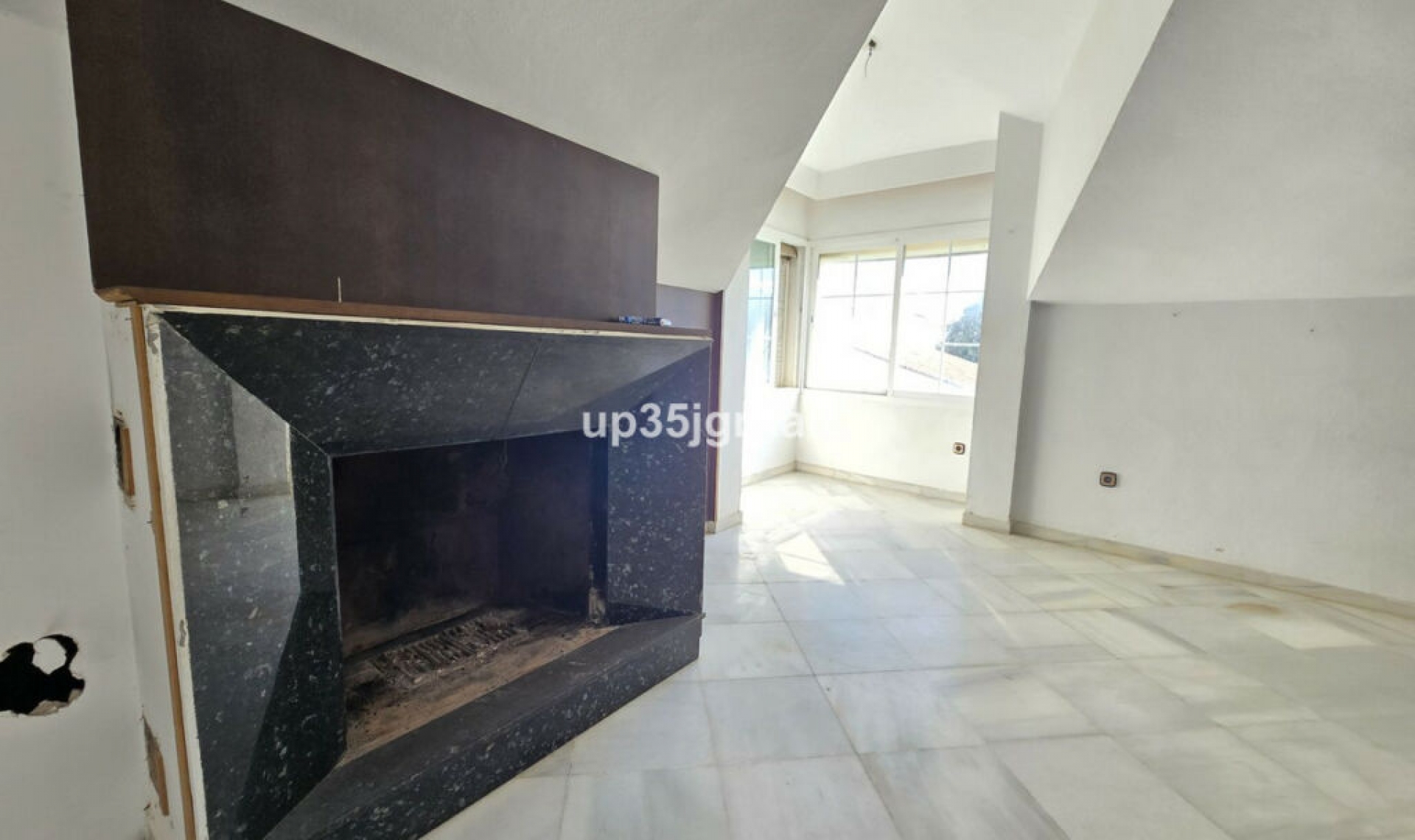 Resale - Apartment -
Estepona