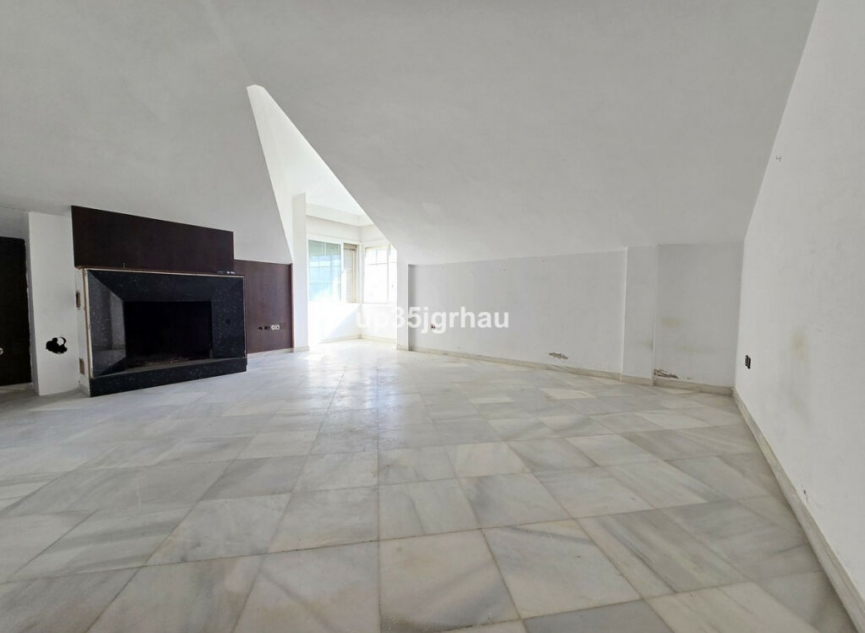 Resale - Apartment -
Estepona