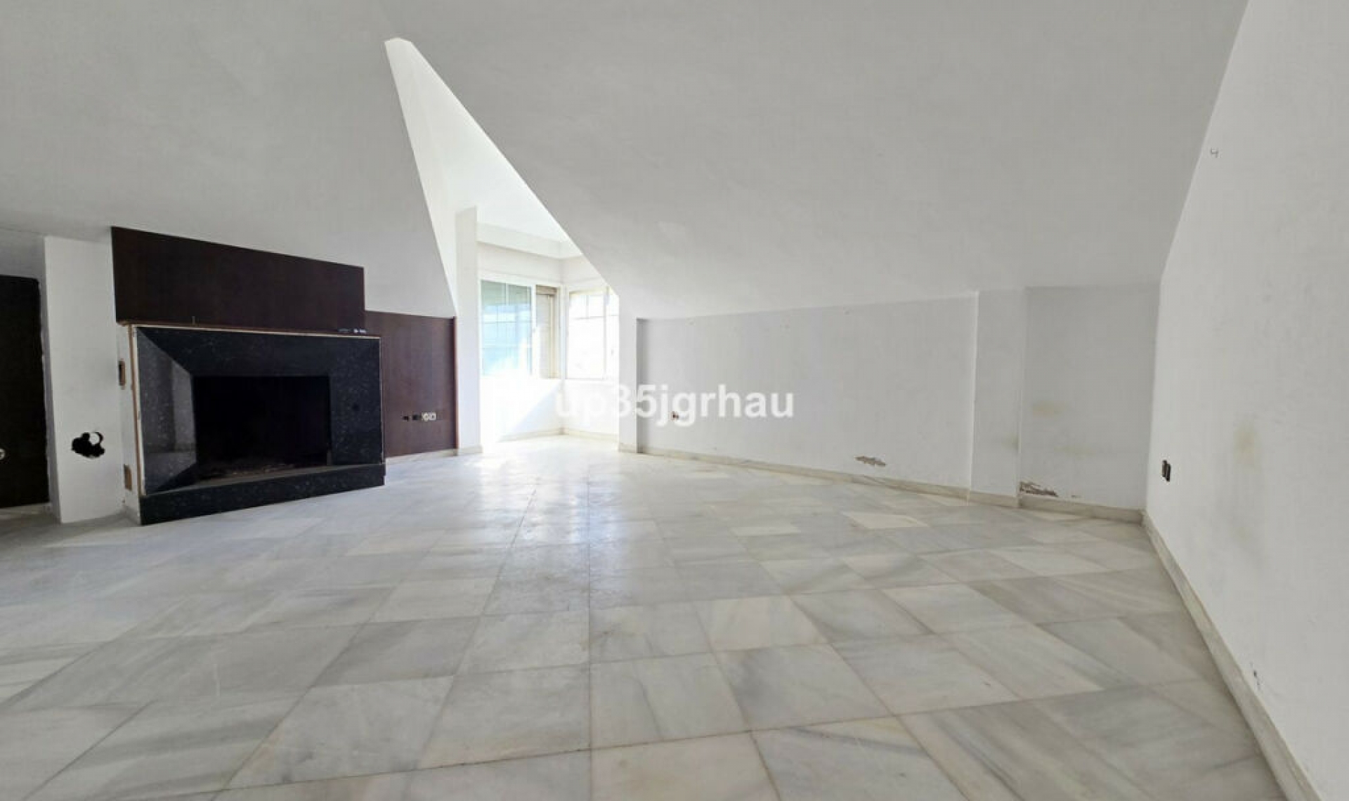 Resale - Apartment -
Estepona