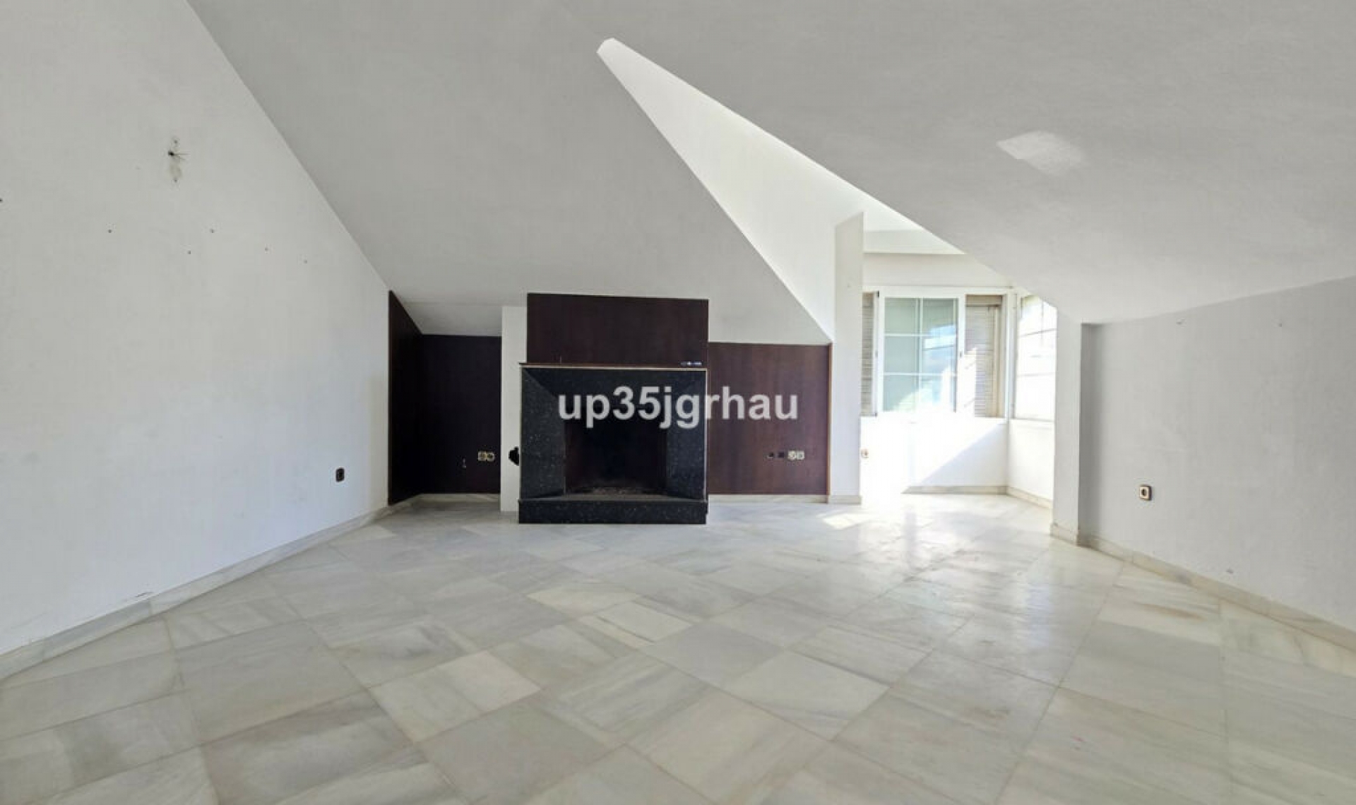 Resale - Apartment -
Estepona