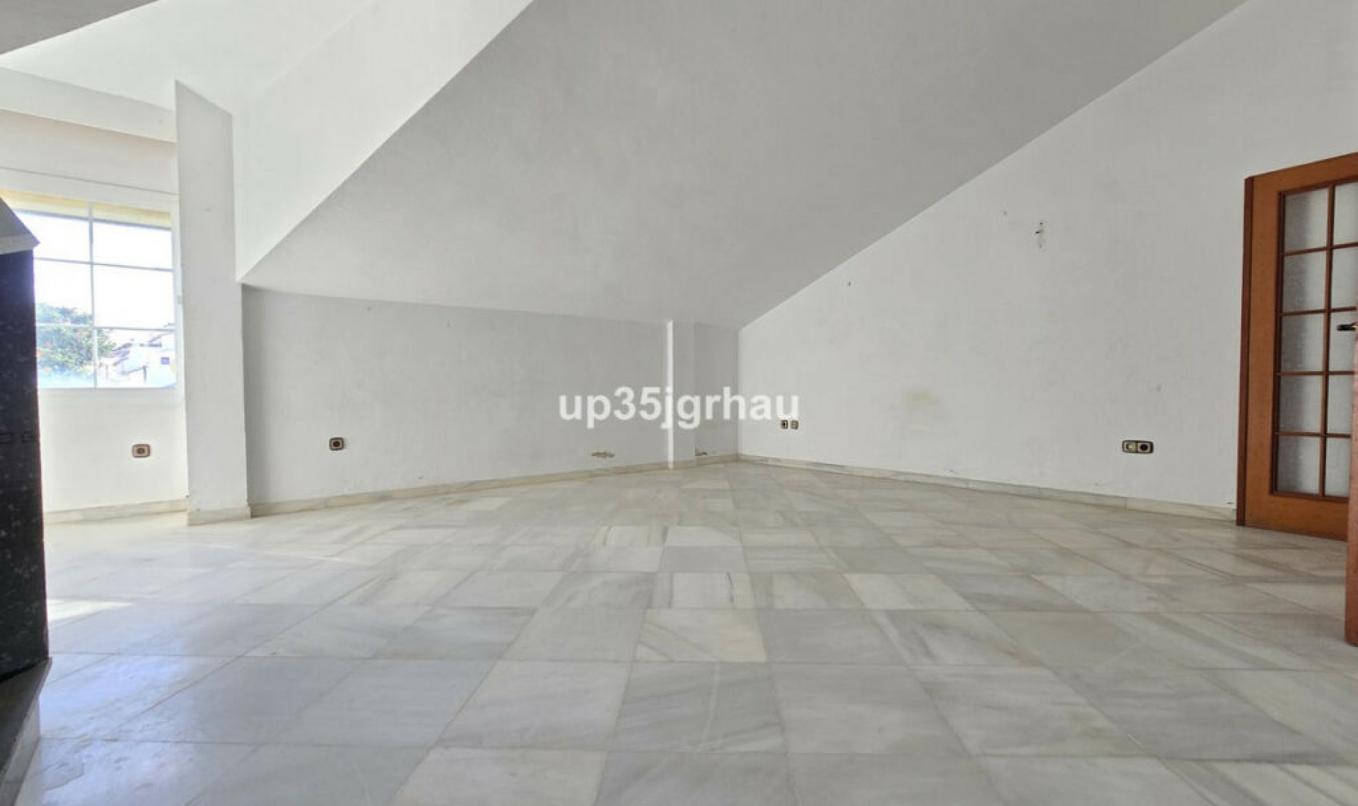 Resale - Apartment -
Estepona