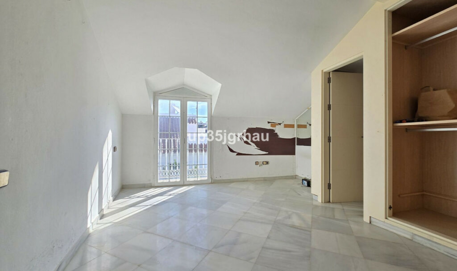 Resale - Apartment -
Estepona