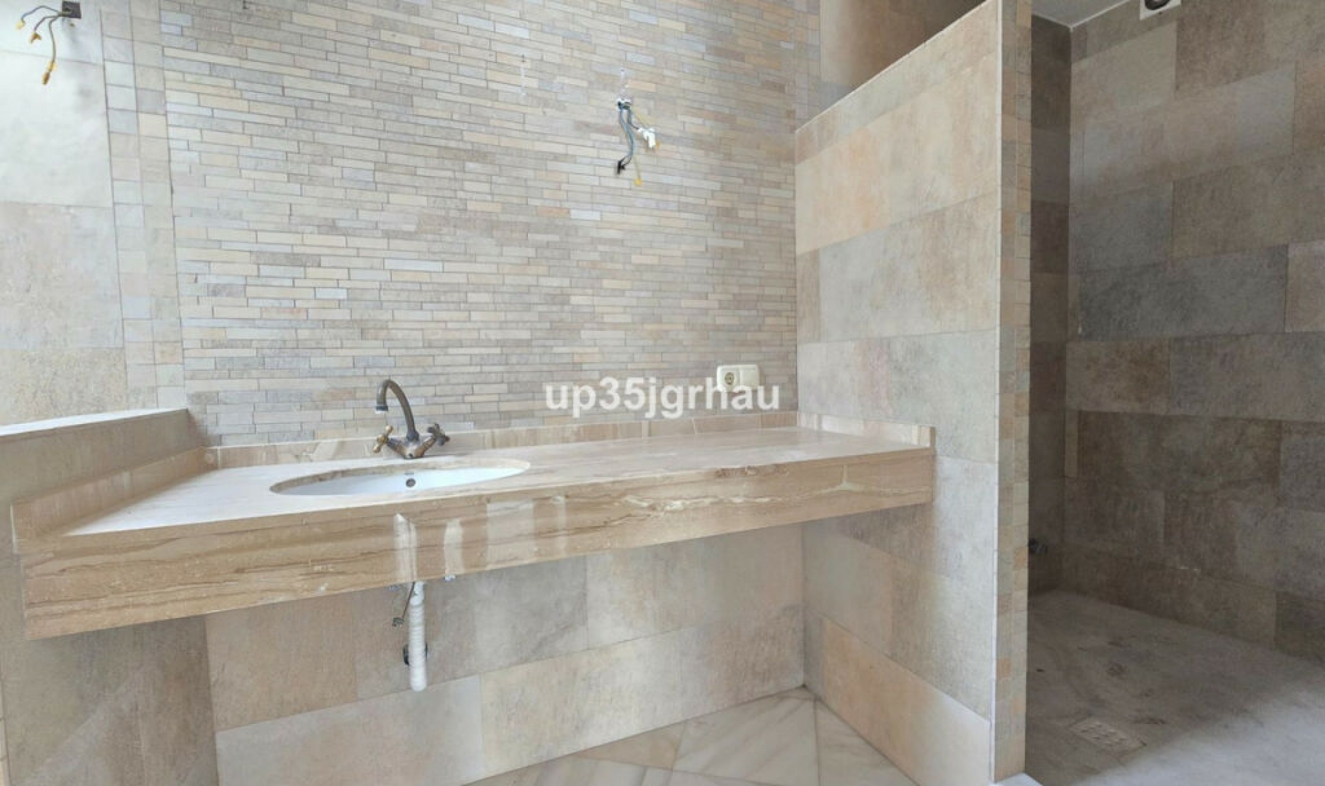 Resale - Apartment -
Estepona