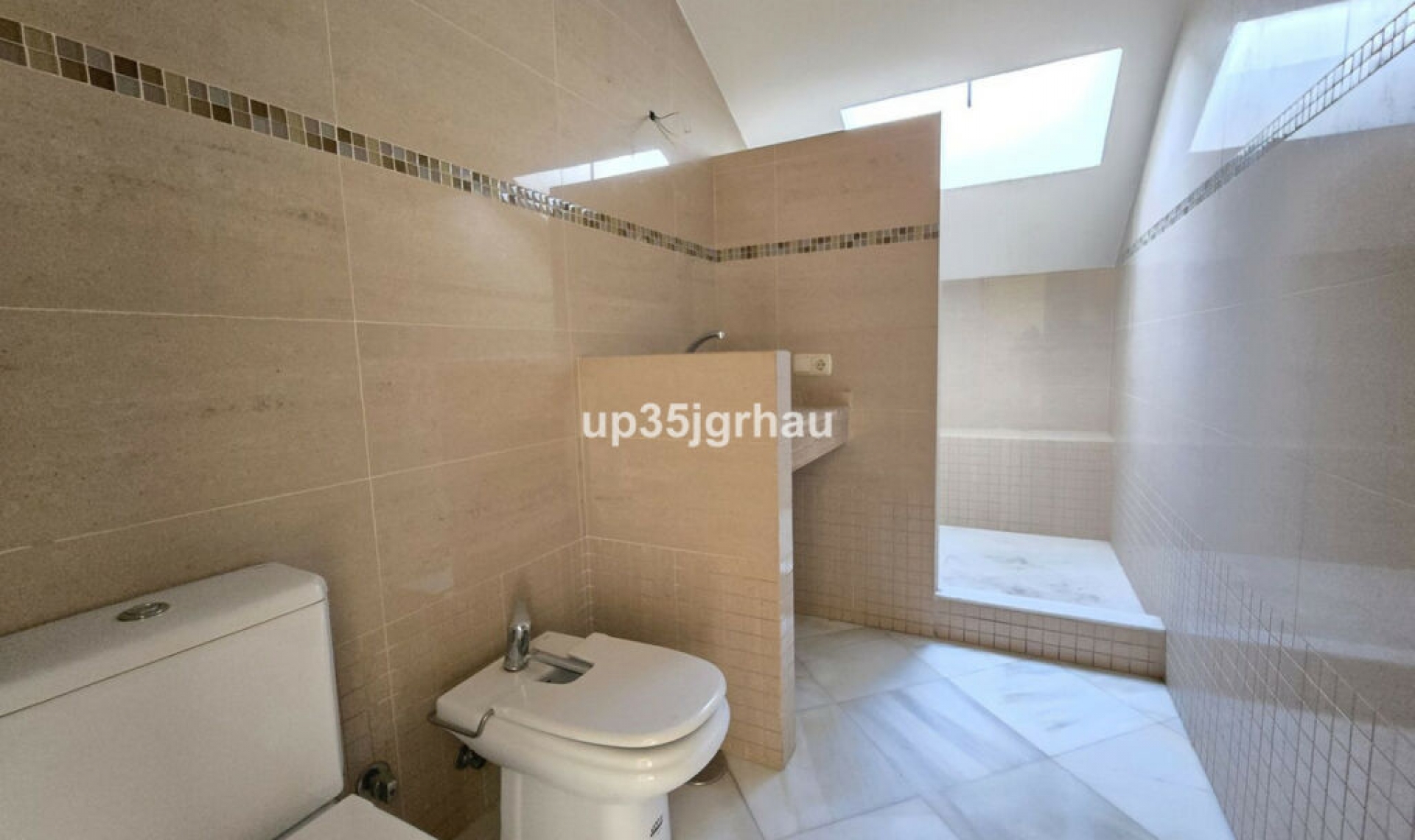 Resale - Apartment -
Estepona