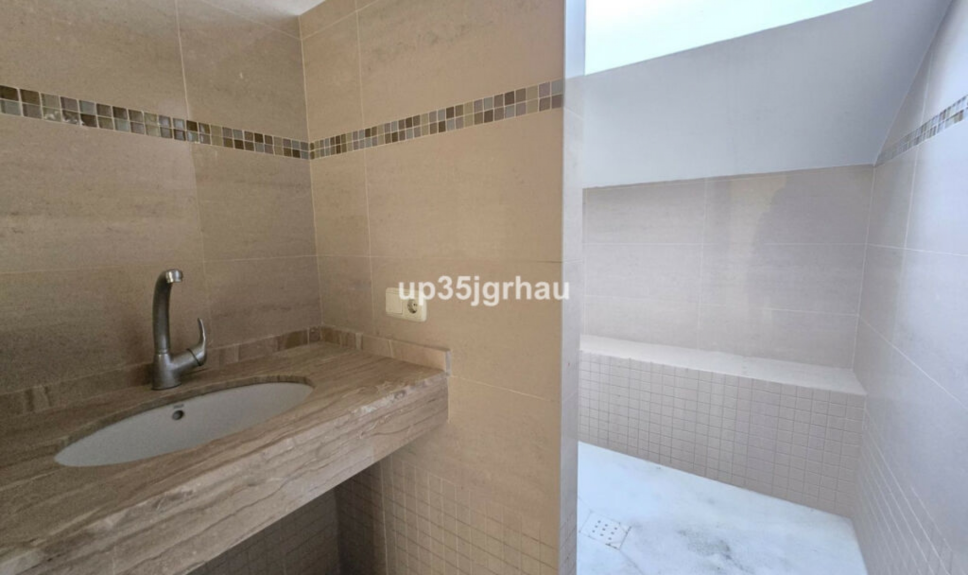 Resale - Apartment -
Estepona