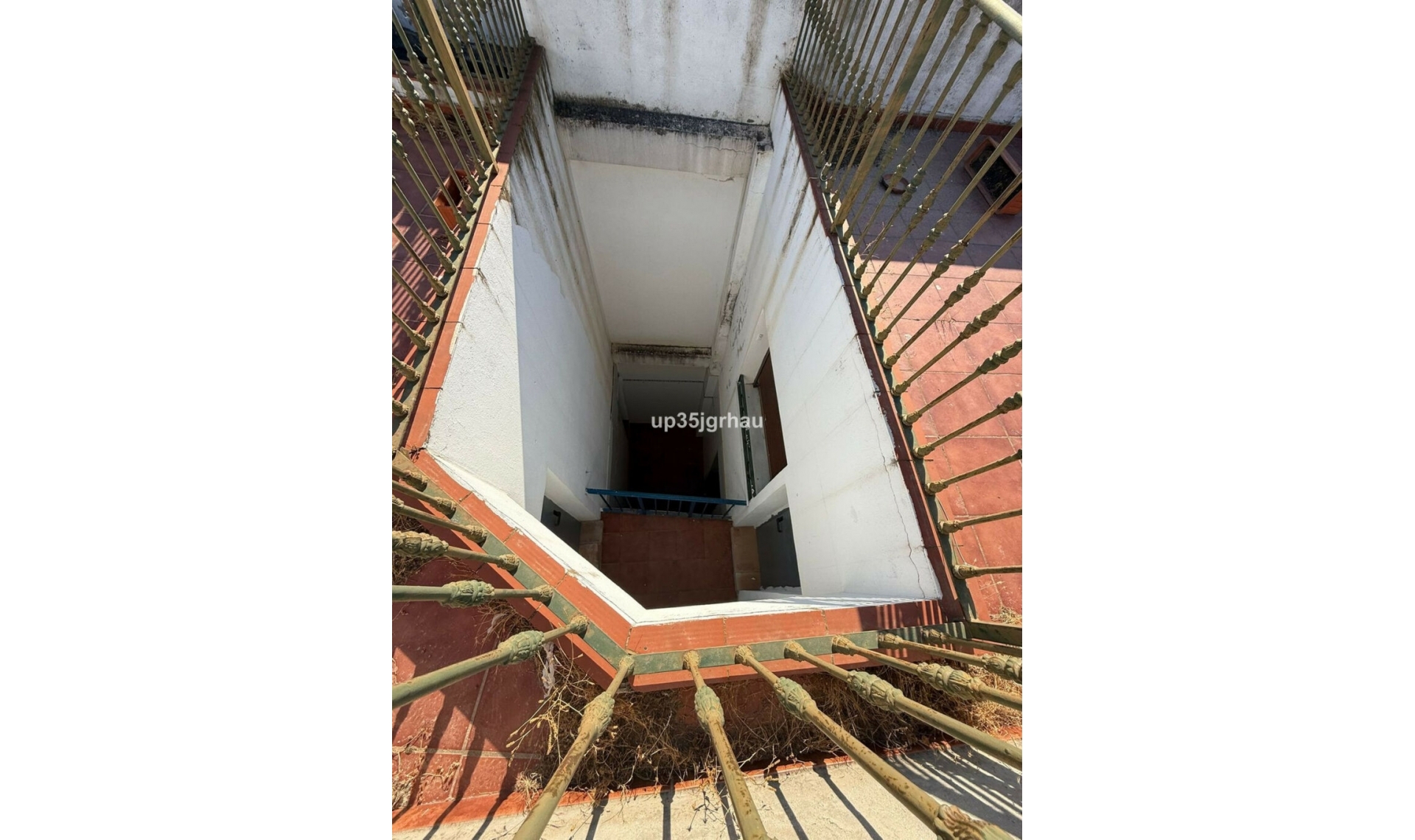 Resale - Apartment -
Estepona
