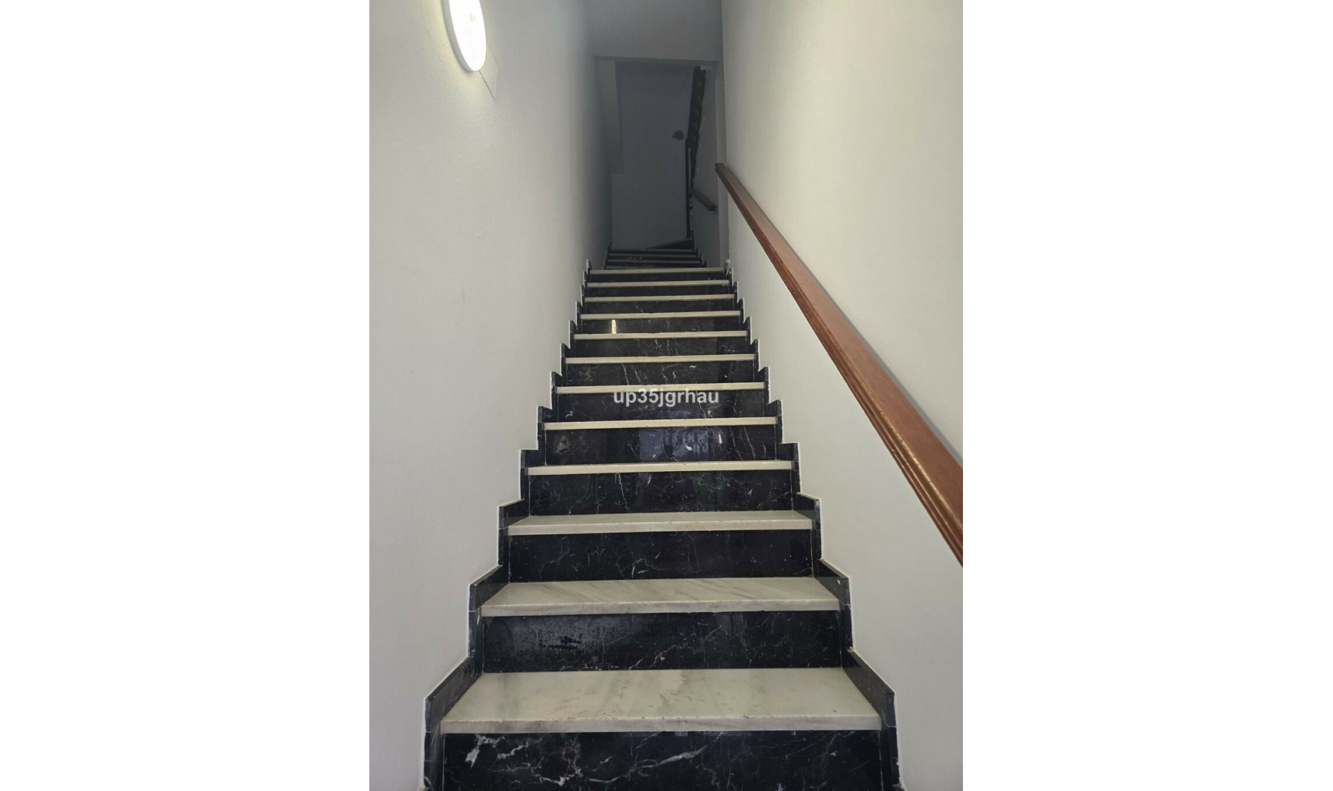 Resale - Apartment -
Estepona