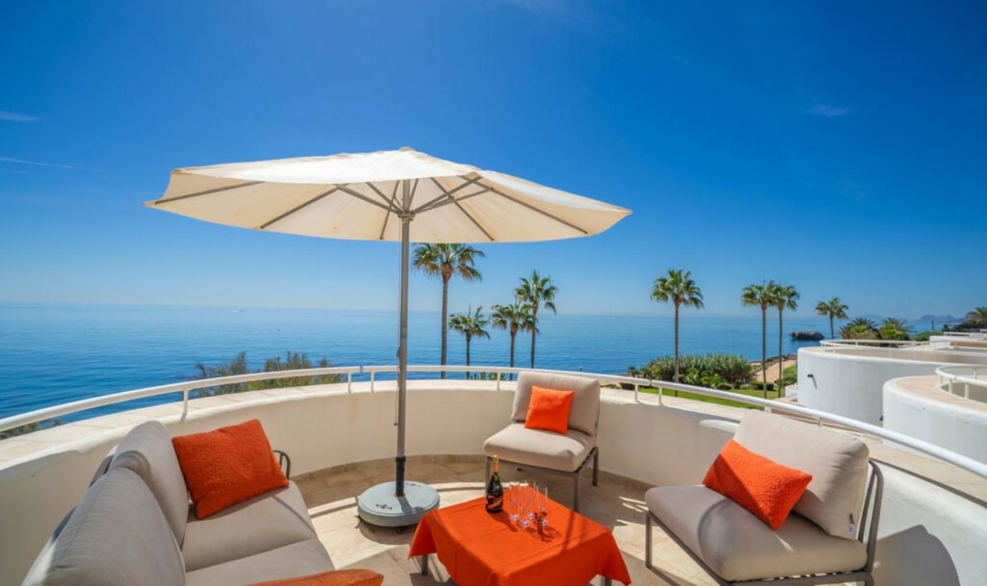 Resale - Apartment -
Estepona