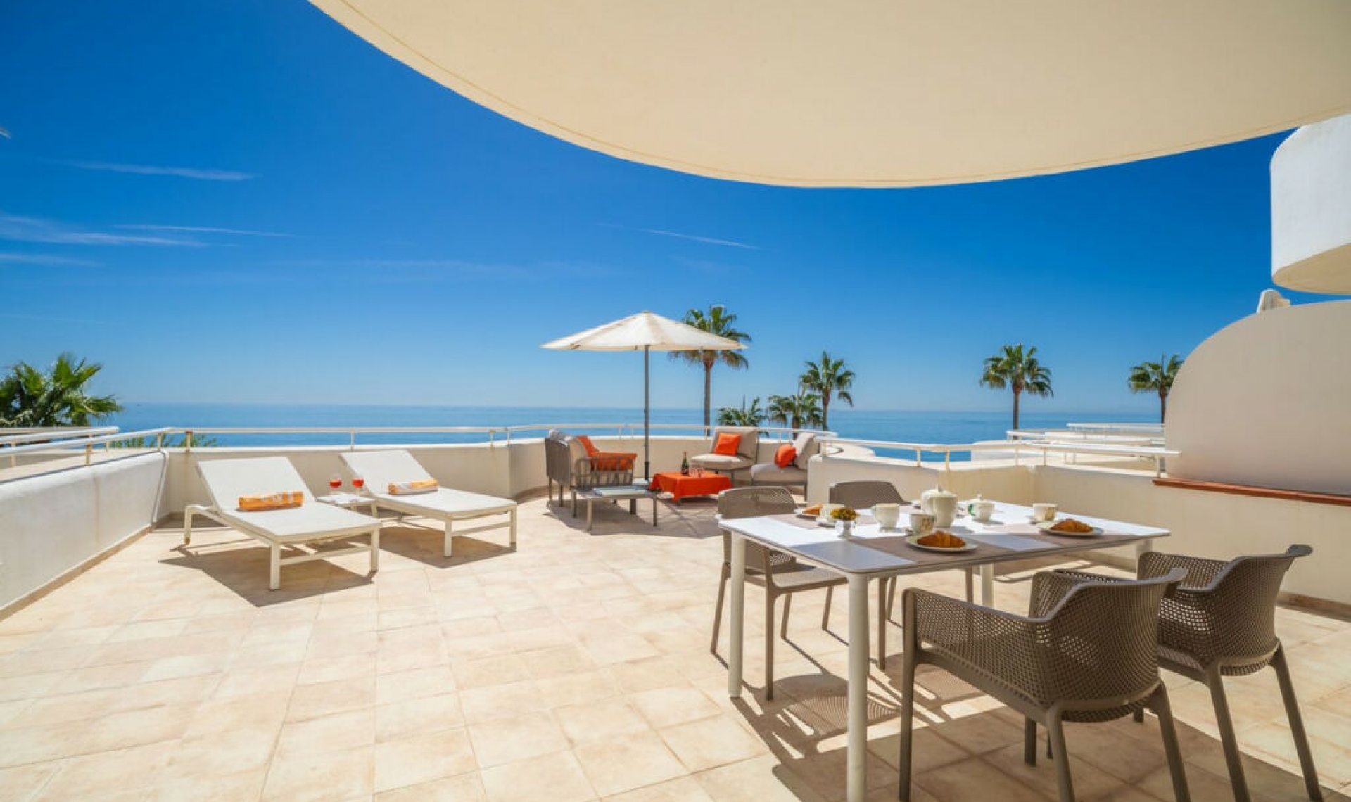 Resale - Apartment -
Estepona