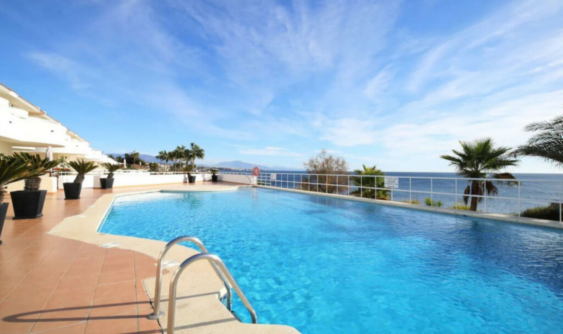 Resale - Apartment -
Estepona