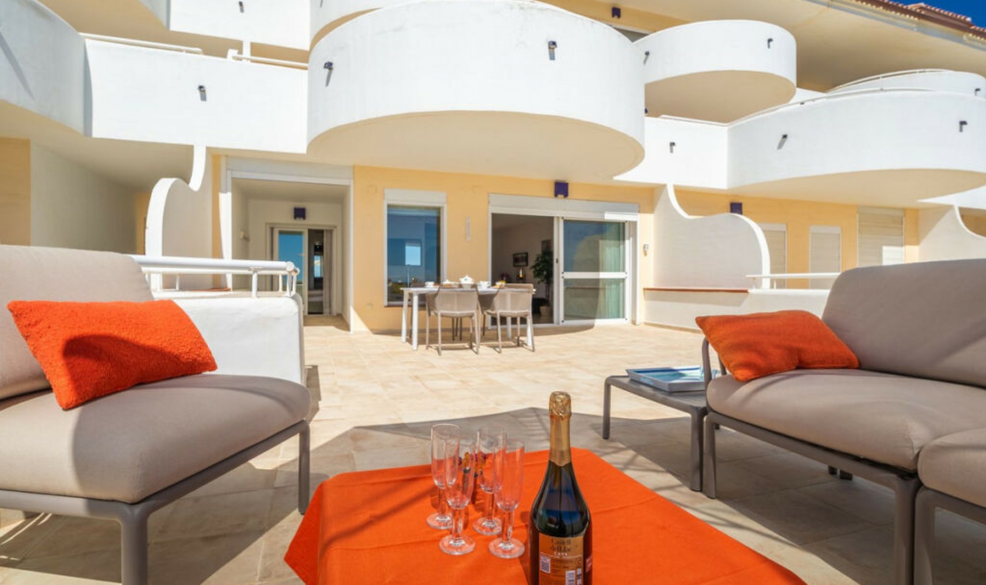 Resale - Apartment -
Estepona