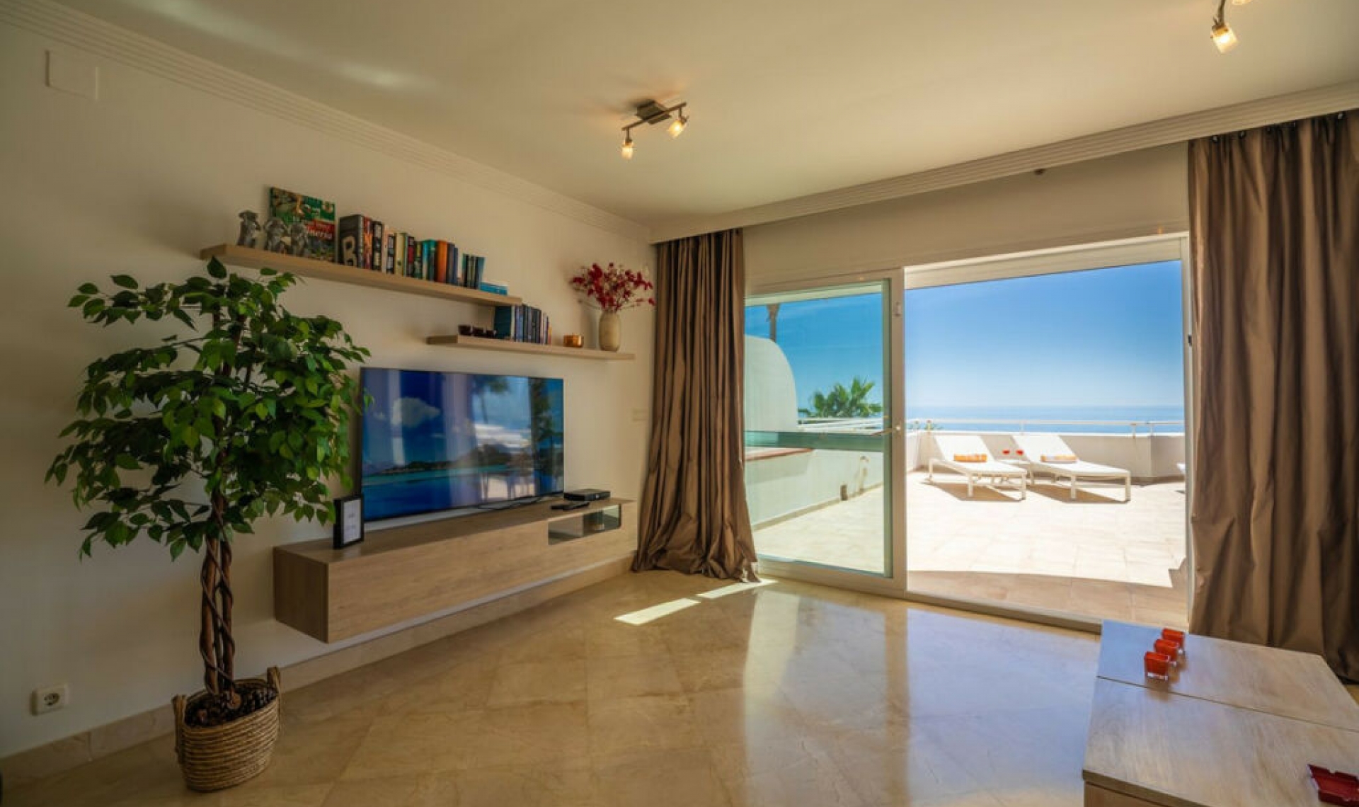 Resale - Apartment -
Estepona