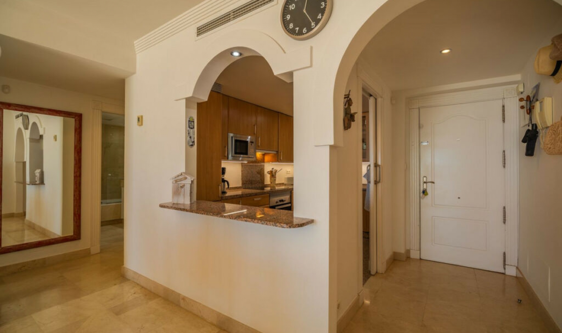 Resale - Apartment -
Estepona