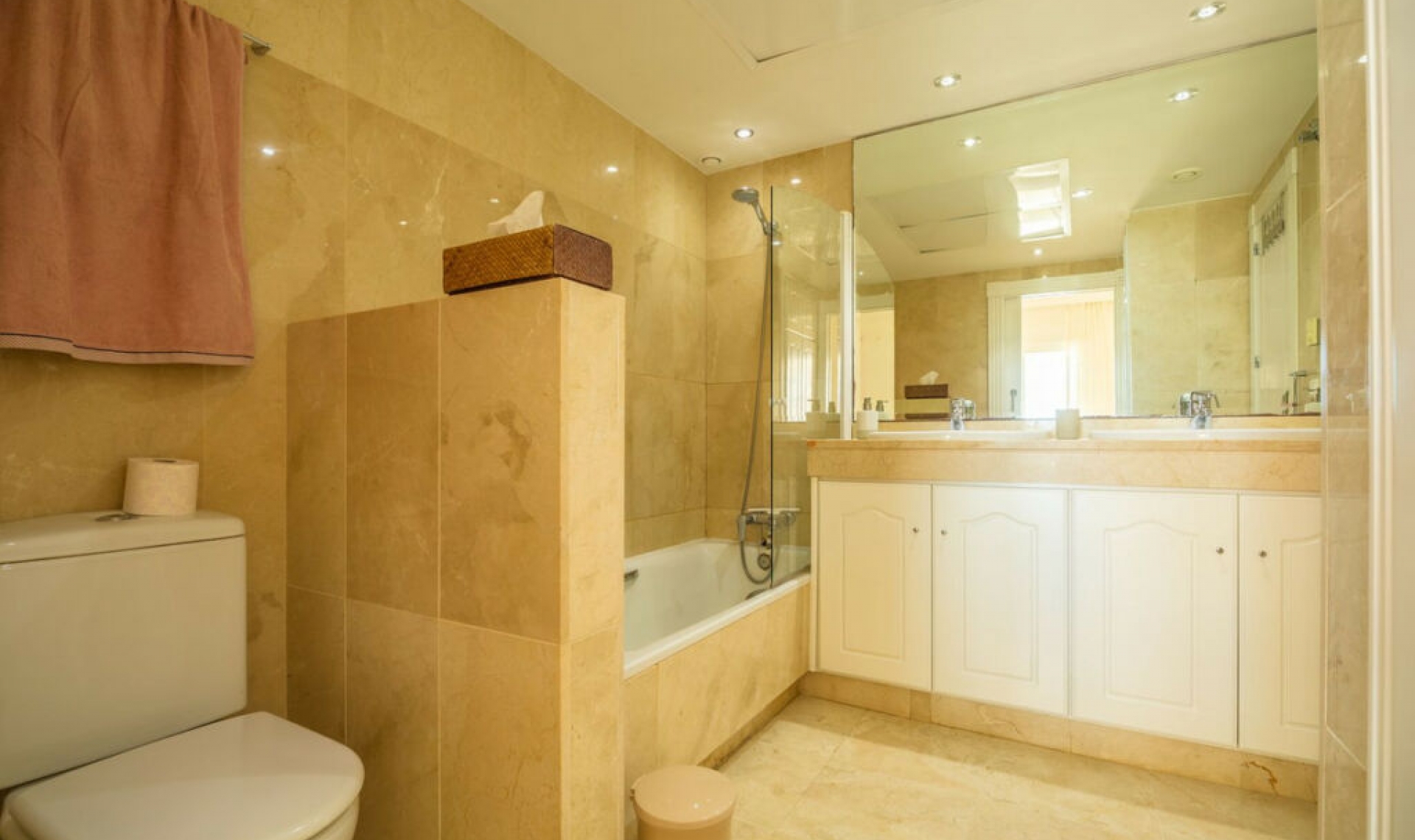 Resale - Apartment -
Estepona