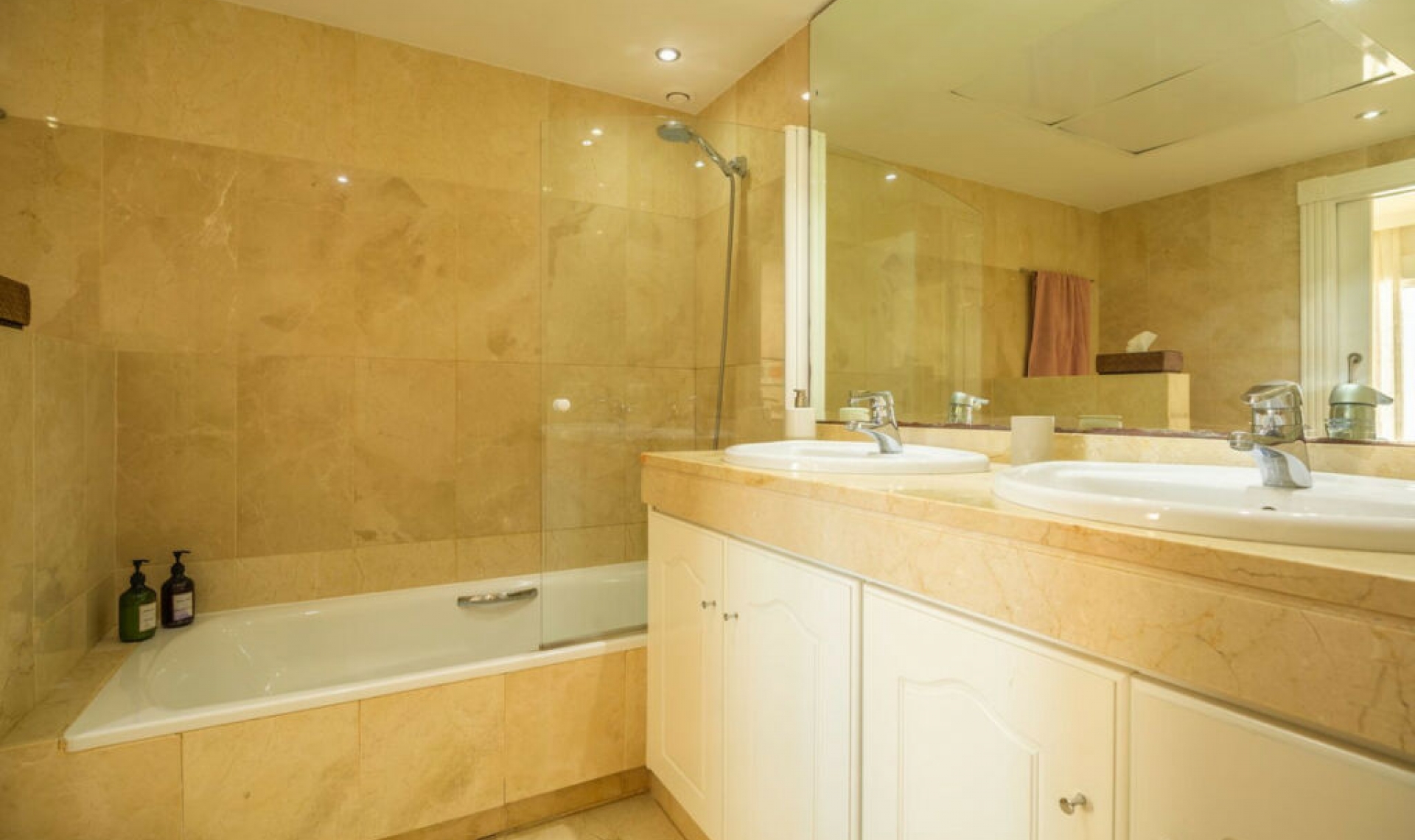 Resale - Apartment -
Estepona