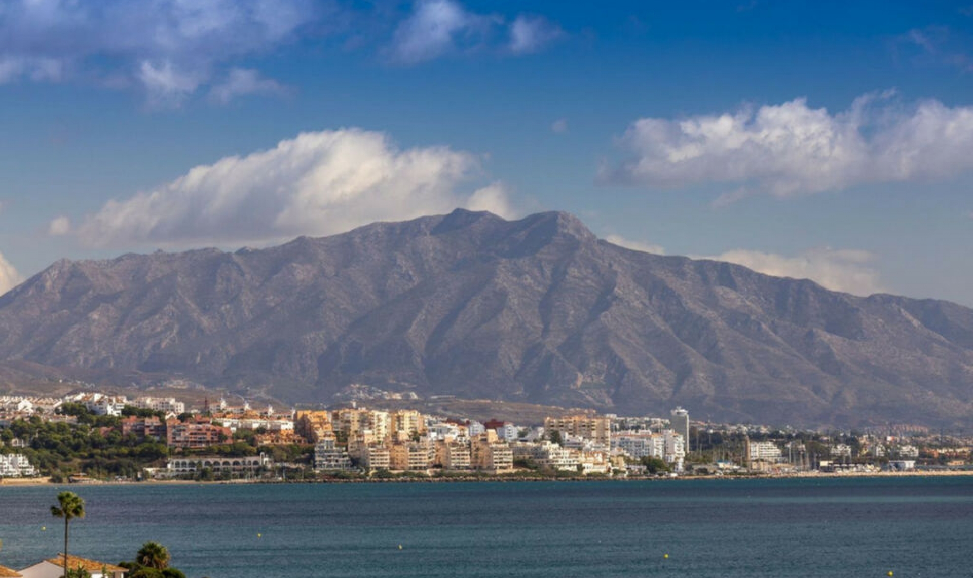 Resale - Apartment -
Estepona