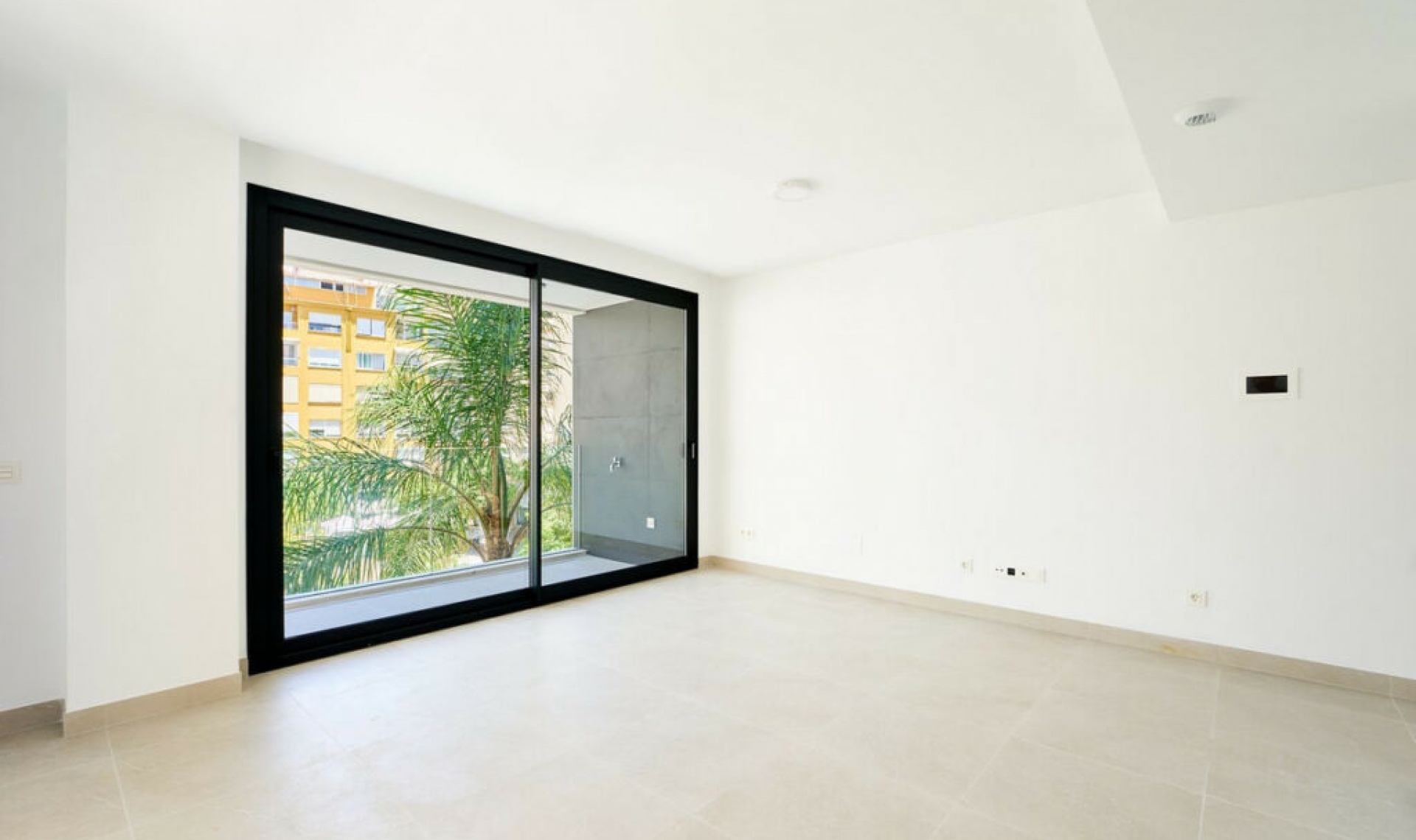 Resale - Apartment -
Estepona