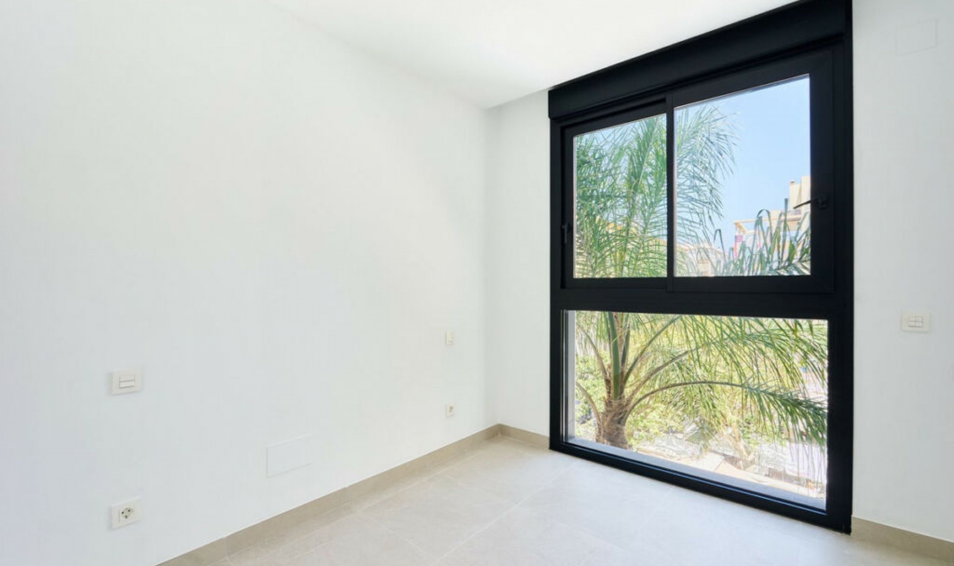 Resale - Apartment -
Estepona