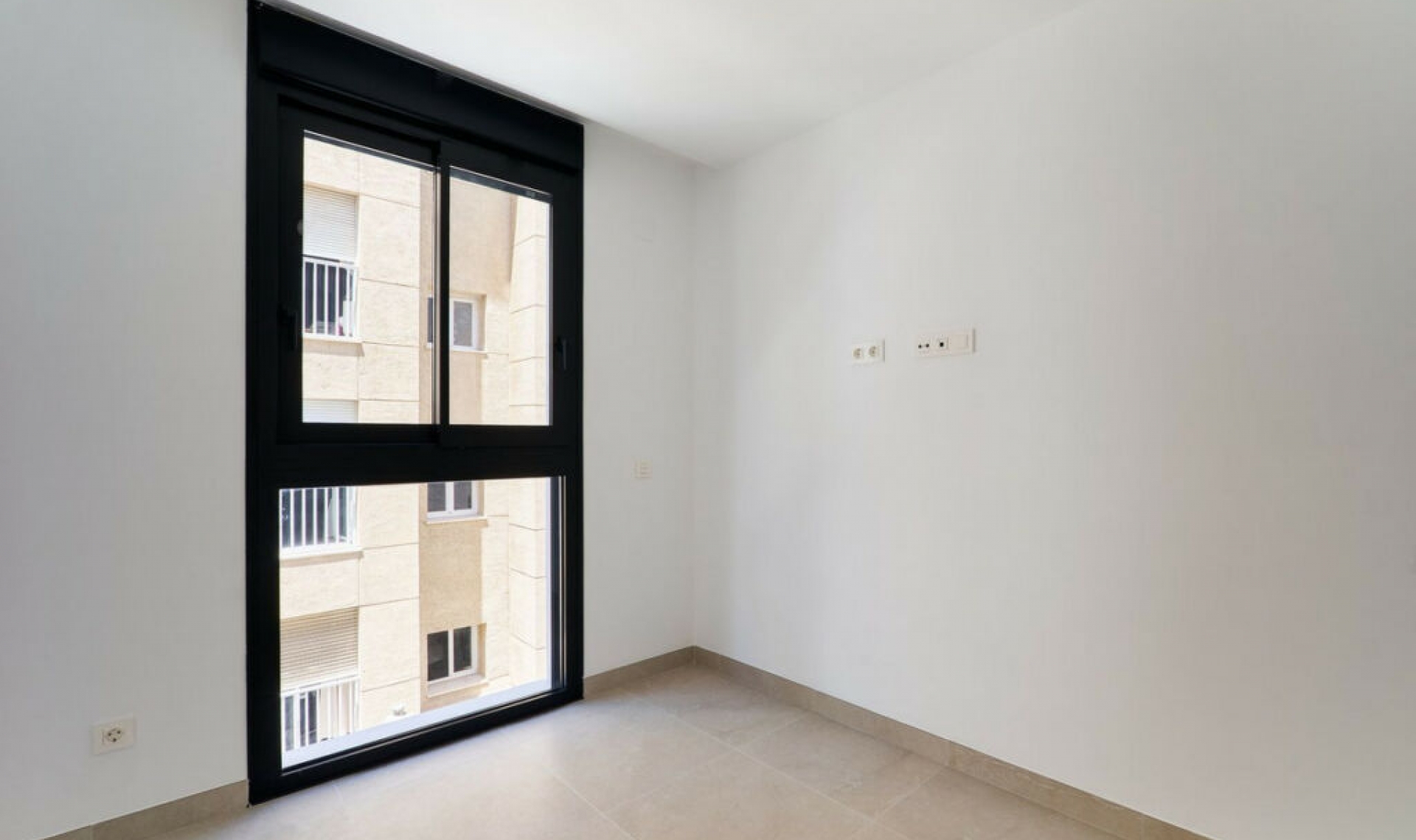 Resale - Apartment -
Estepona