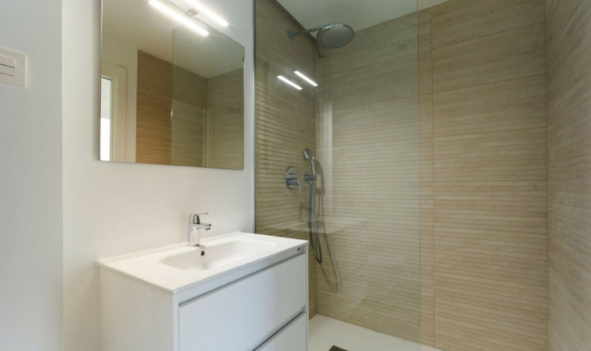 Resale - Apartment -
Estepona