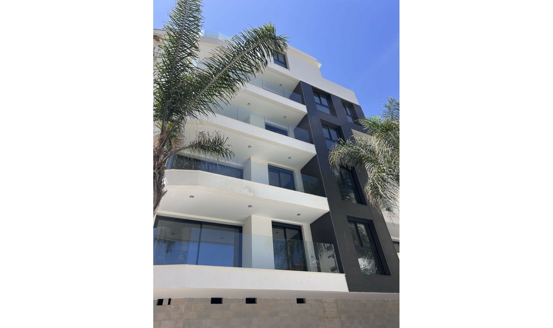 Resale - Apartment -
Estepona