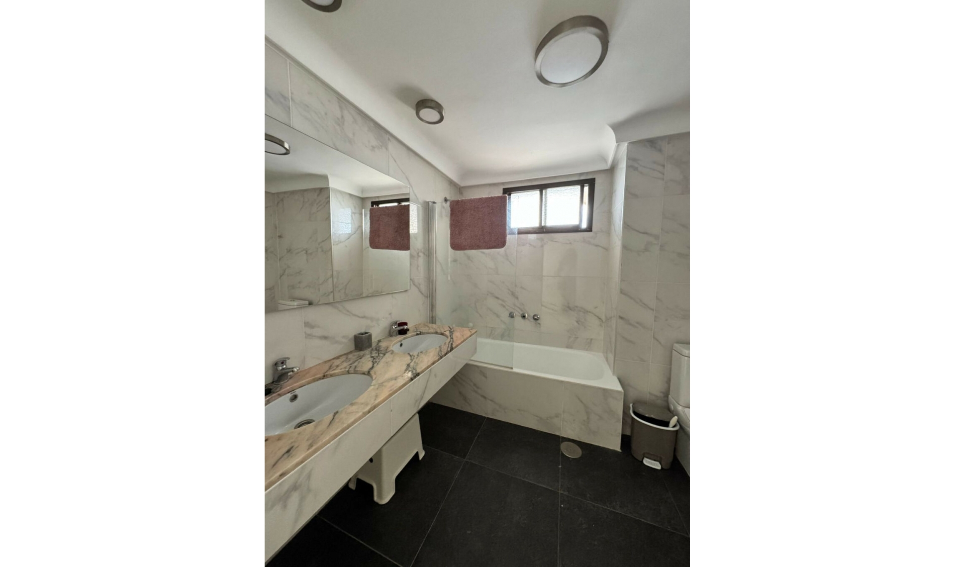 Resale - Apartment -
Estepona