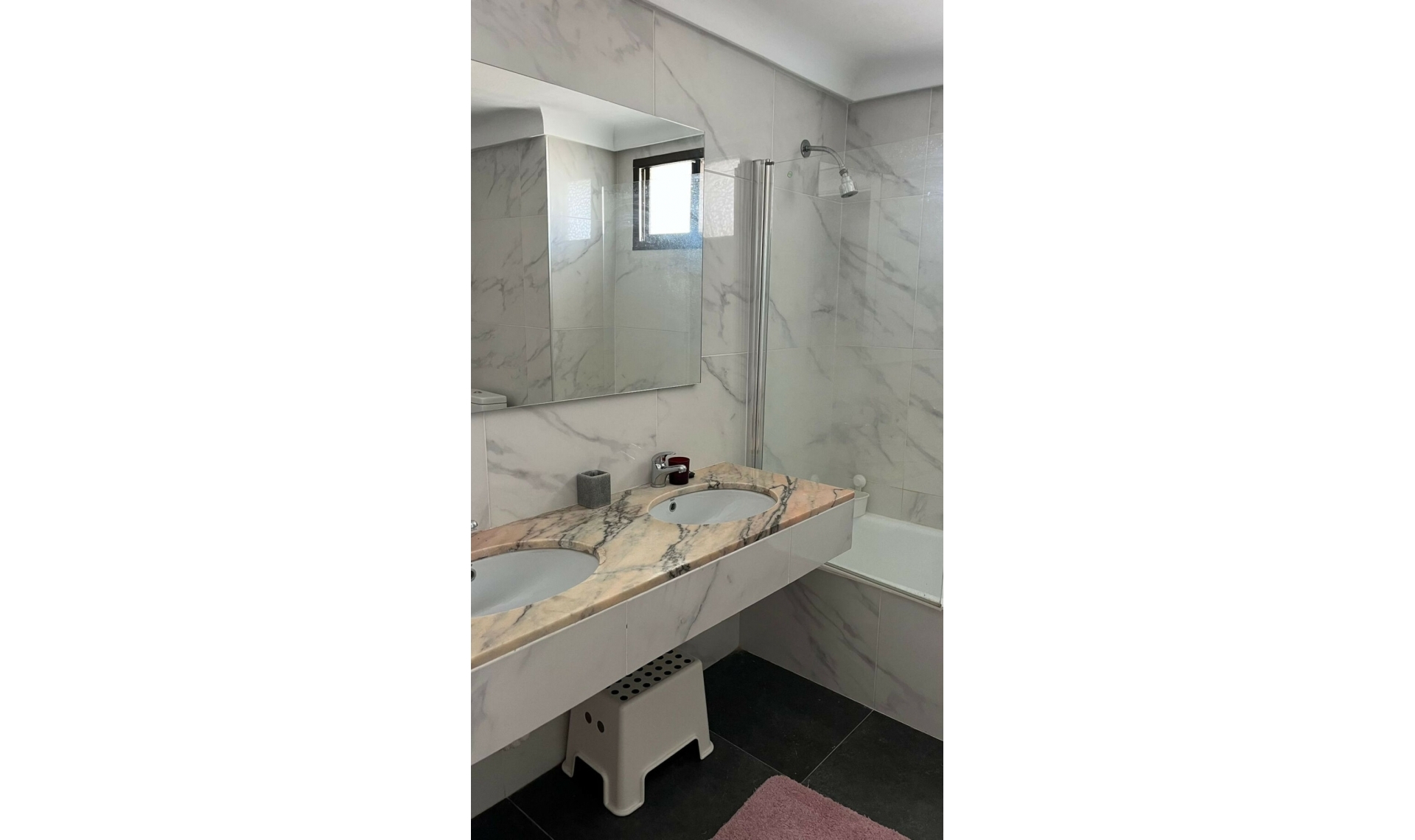 Resale - Apartment -
Estepona
