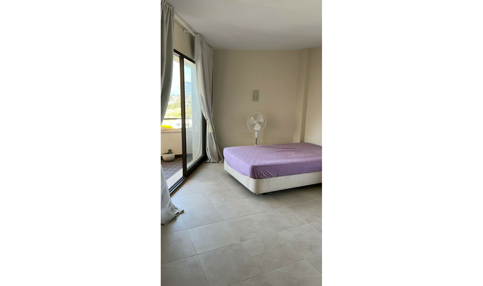 Resale - Apartment -
Estepona
