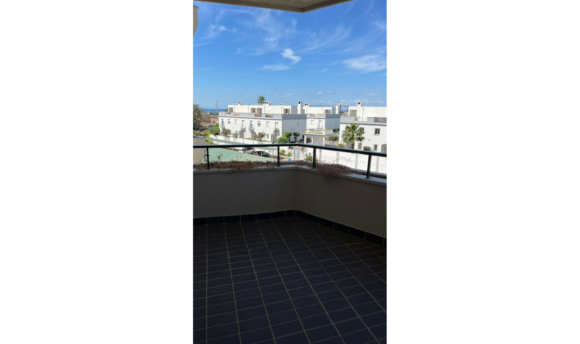 Resale - Apartment -
Estepona