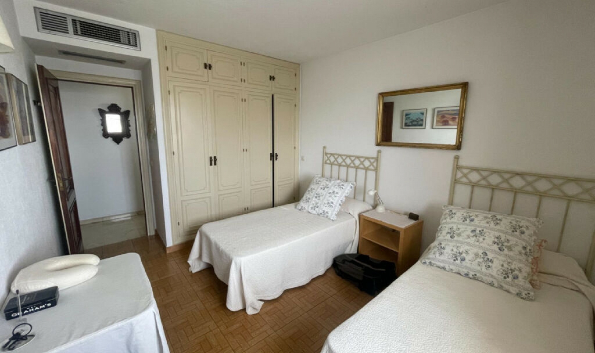 Resale - Apartment -
Estepona