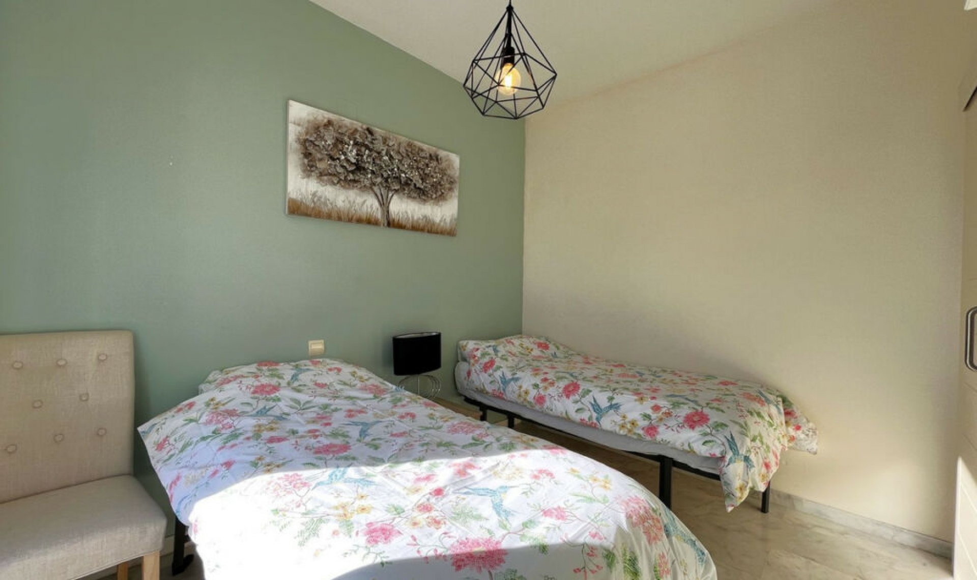 Resale - Apartment -
Estepona