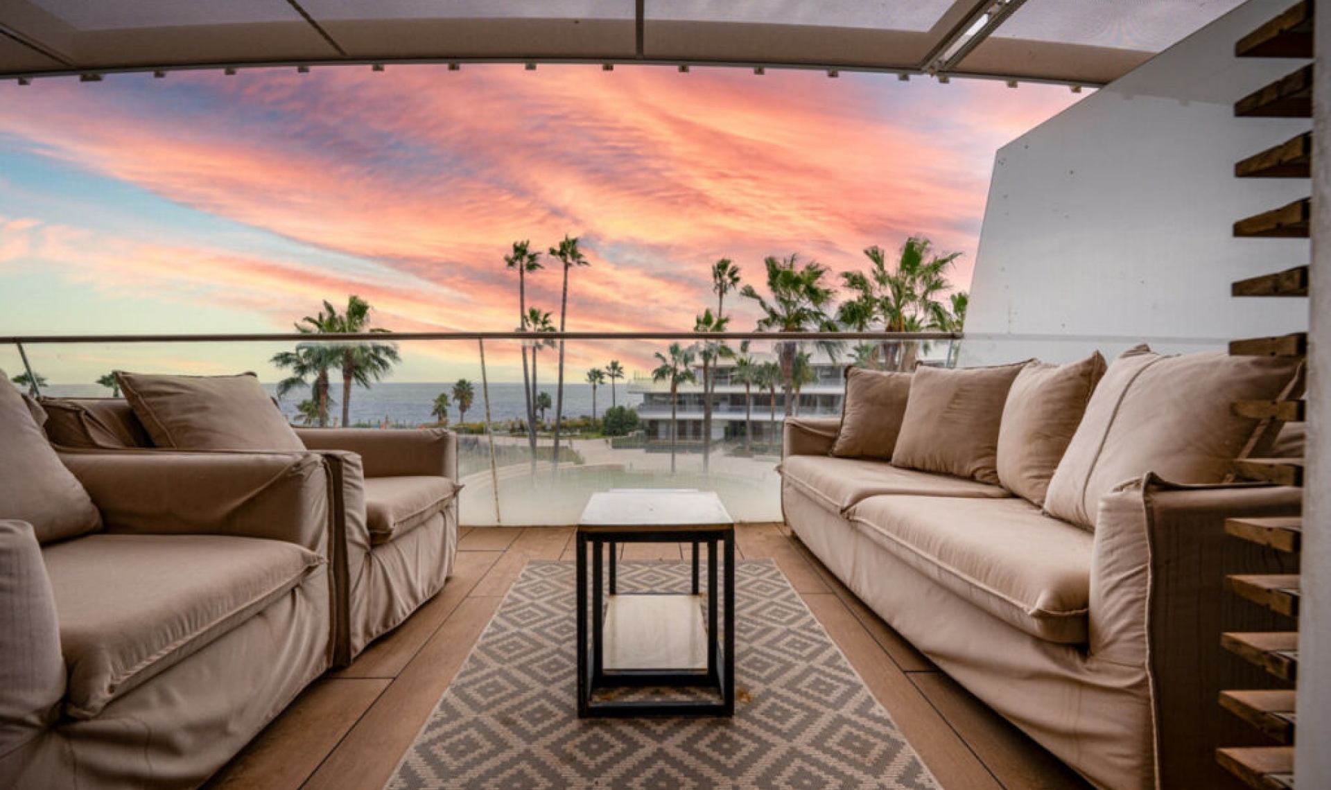 Resale - Apartment -
Estepona