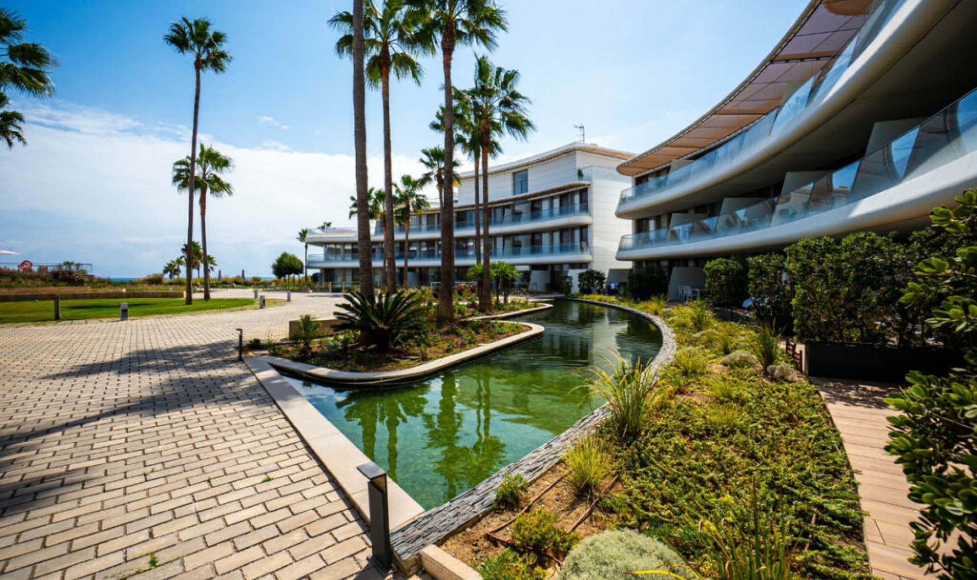 Resale - Apartment -
Estepona