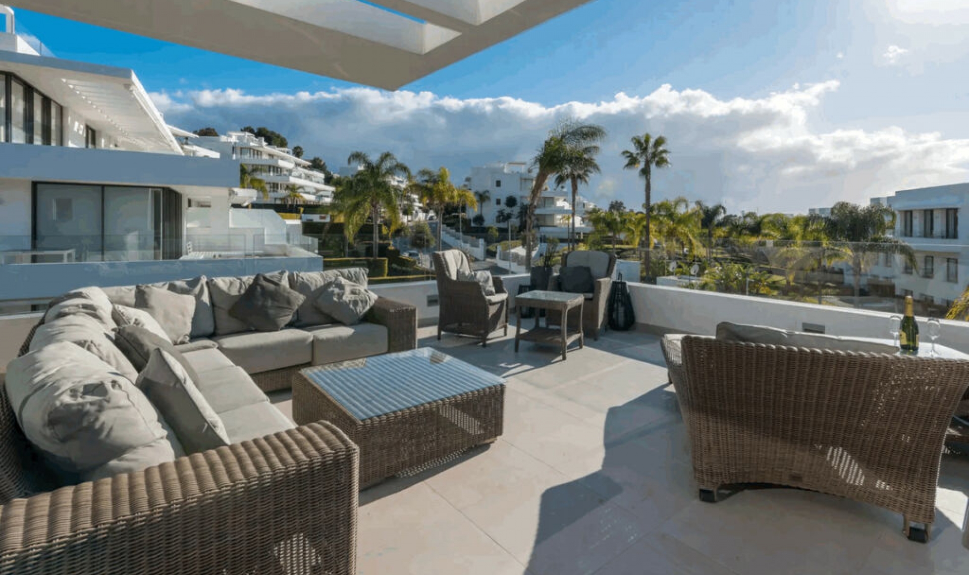 Resale - Apartment -
Estepona