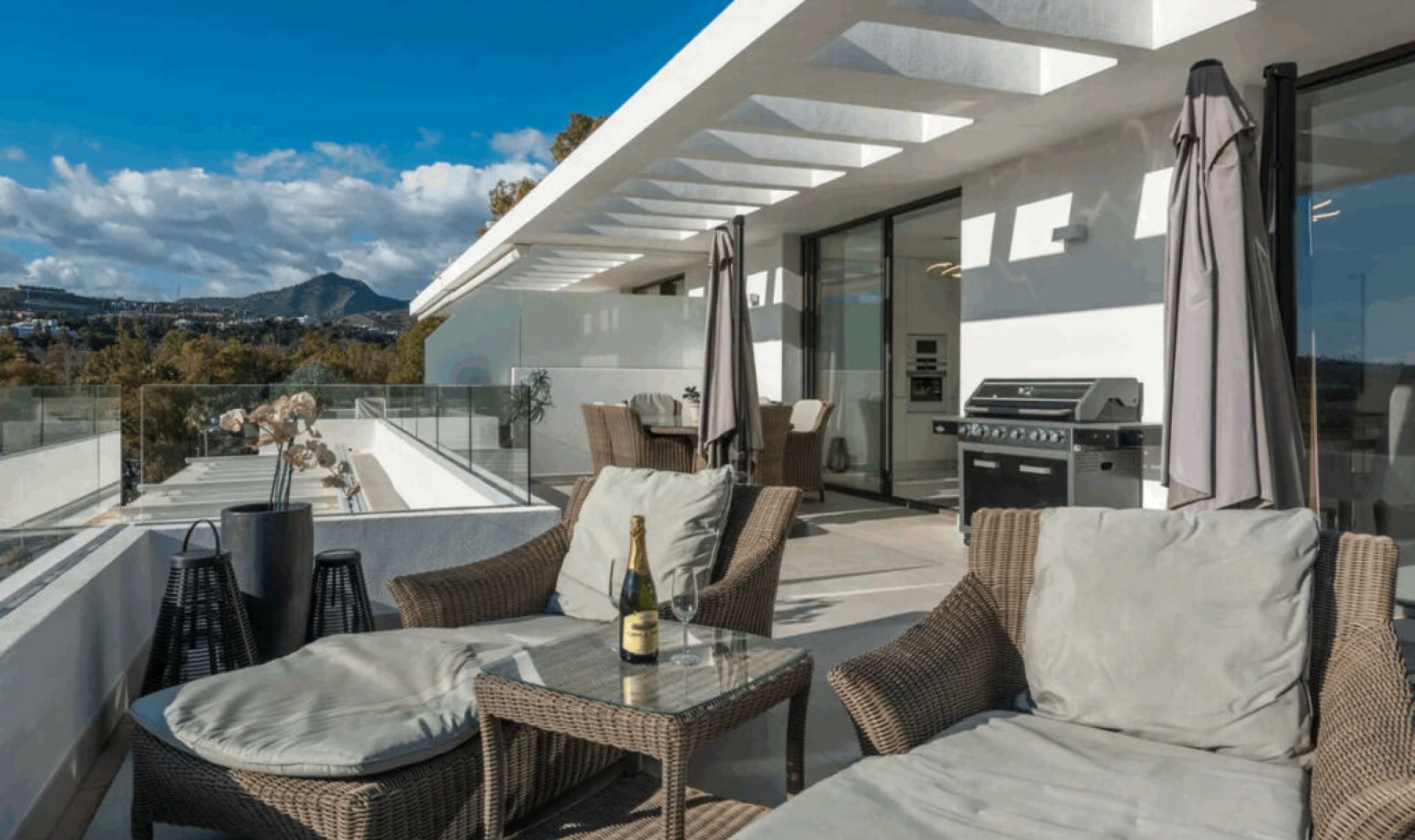 Resale - Apartment -
Estepona