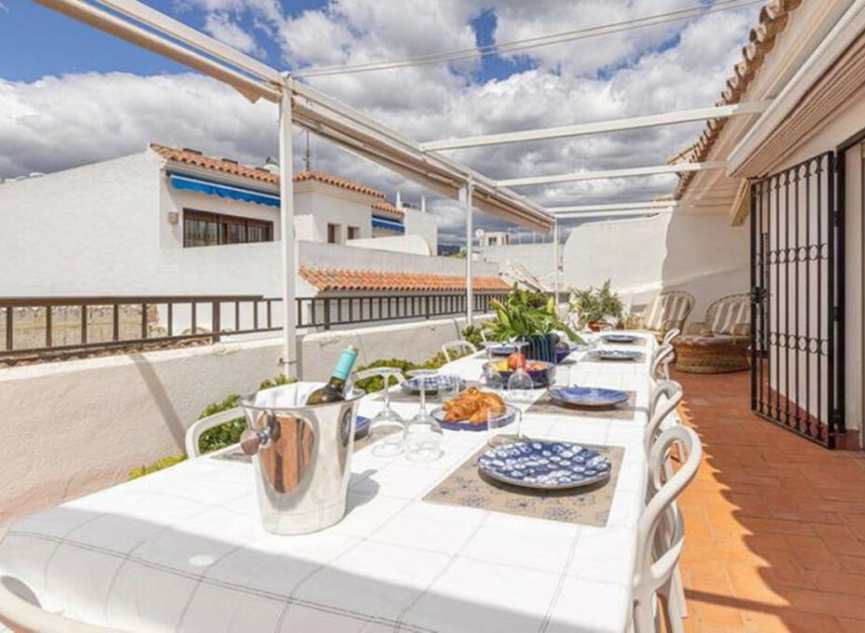 Resale - Apartment -
Estepona