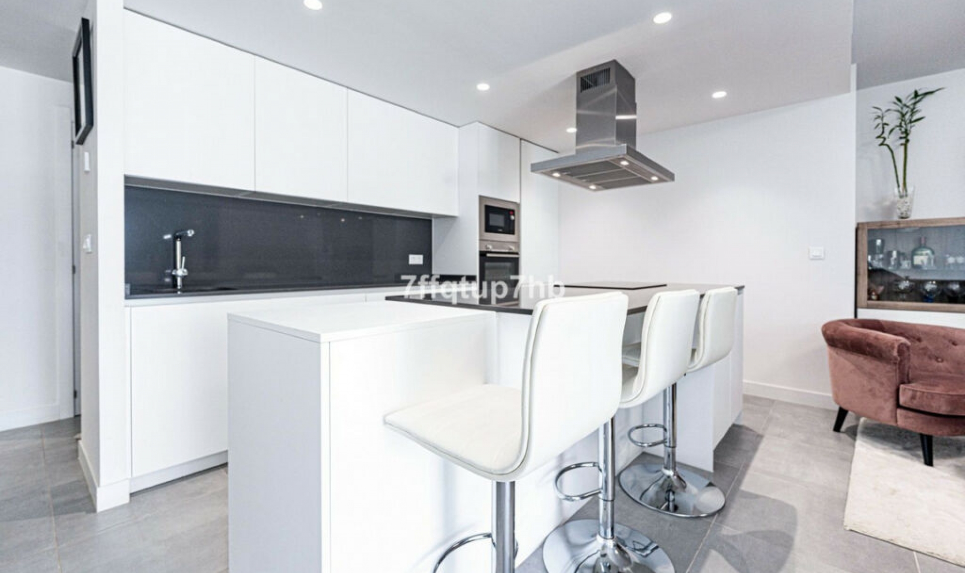 Resale - Apartment -
Estepona