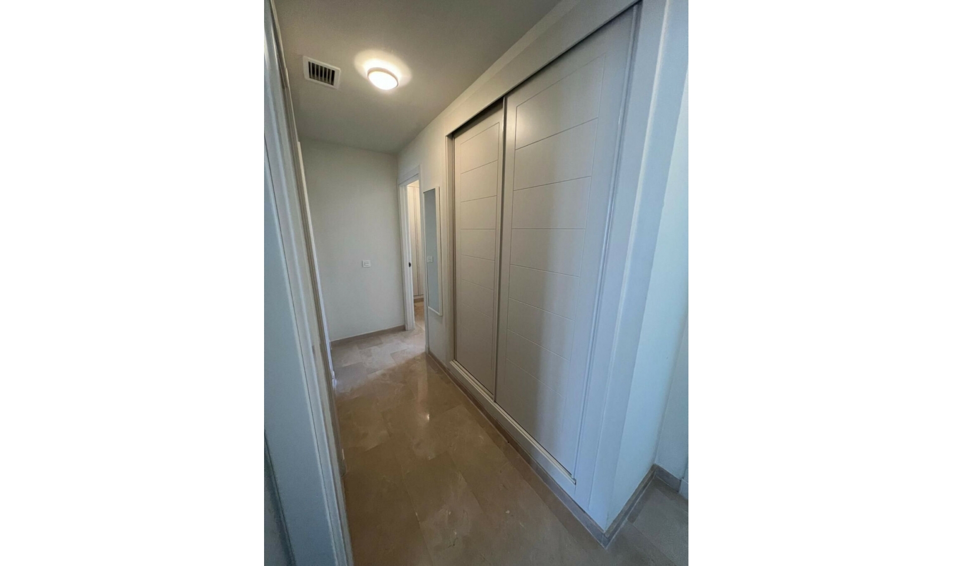 Resale - Apartment -
Estepona