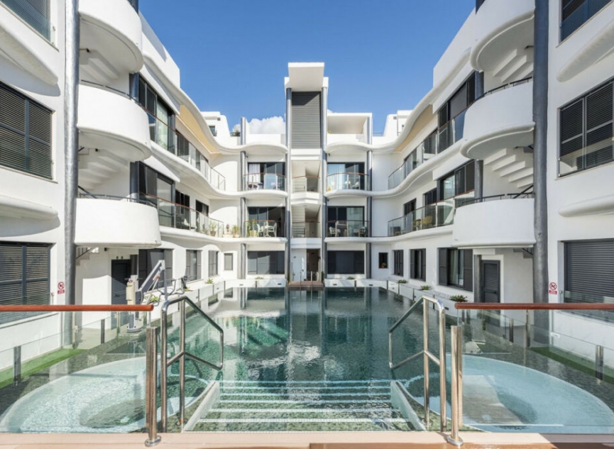 Resale - Apartment -
Estepona