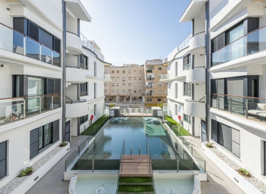 Resale - Apartment -
Estepona