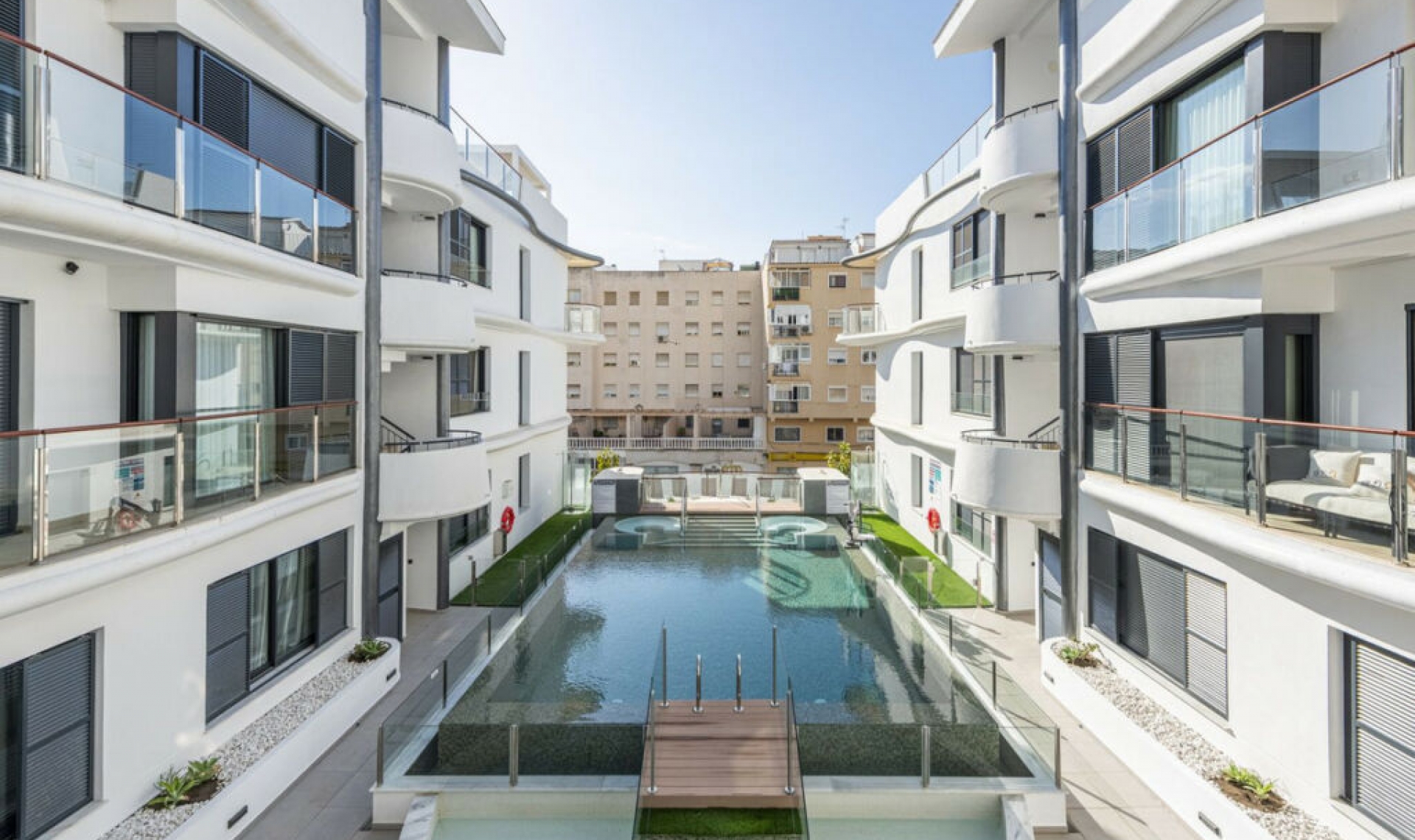 Resale - Apartment -
Estepona