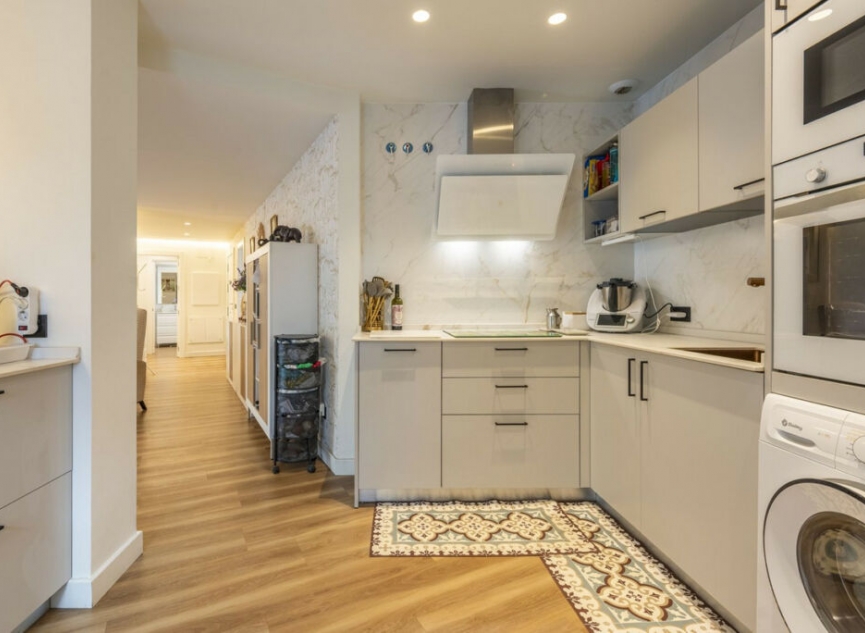 Resale - Apartment -
Estepona